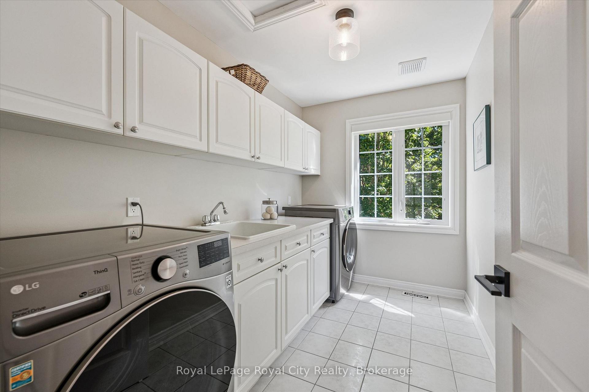 25 MANOR PARK Crescent 11