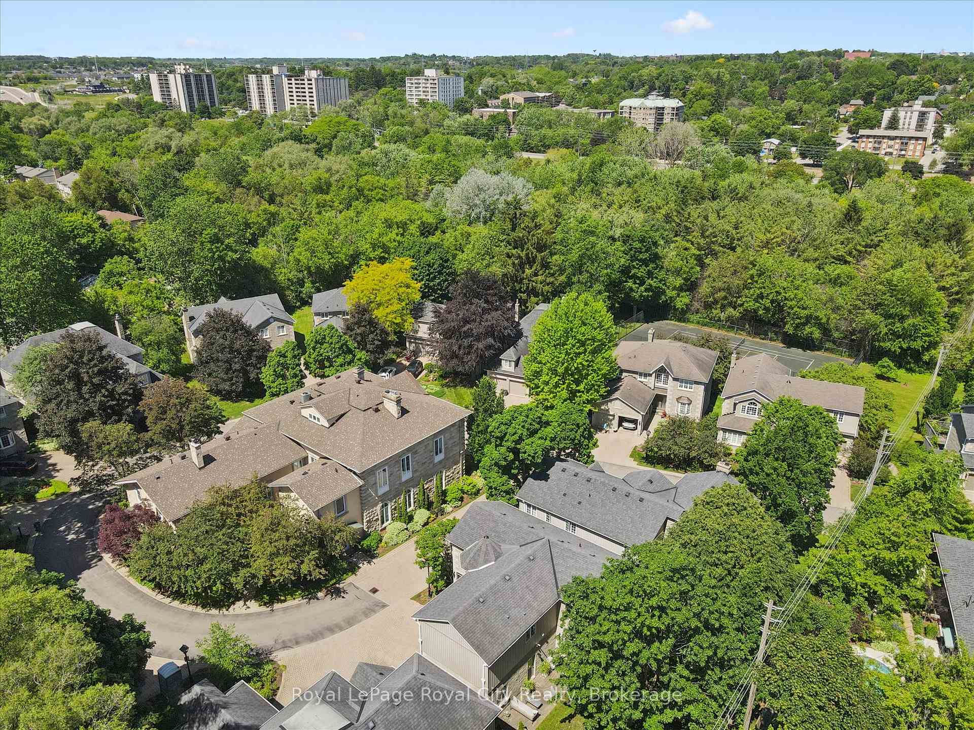 25 MANOR PARK Crescent 11