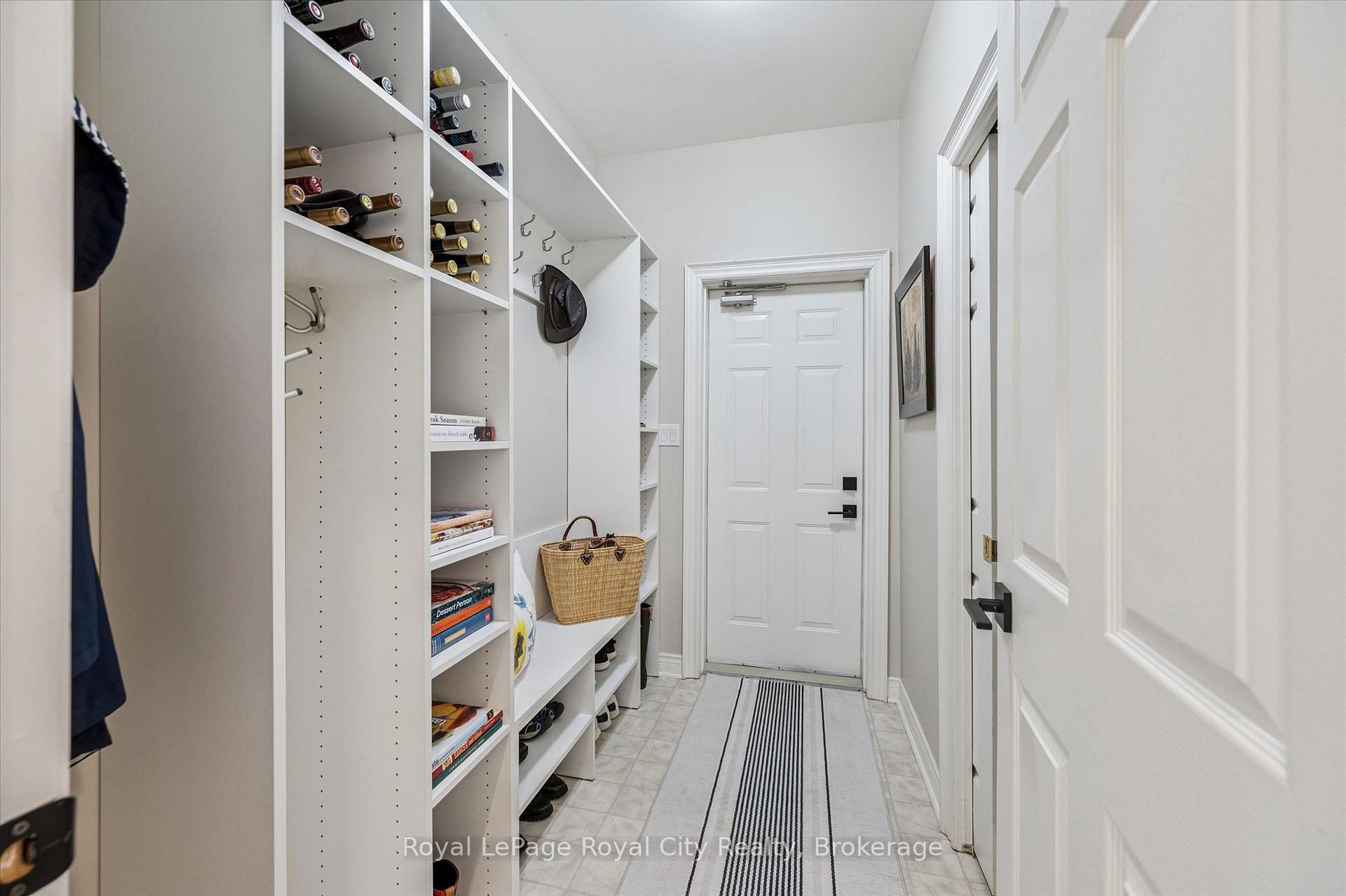 25 MANOR PARK Crescent 11