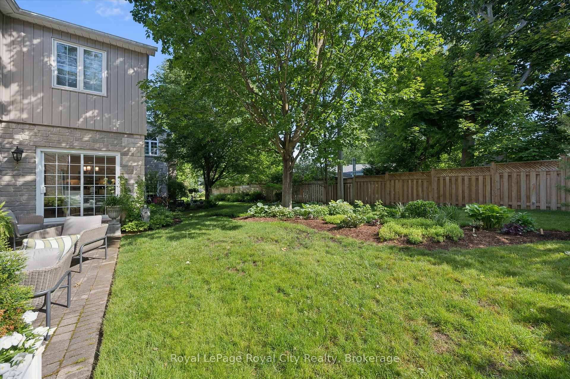 25 MANOR PARK Crescent 11