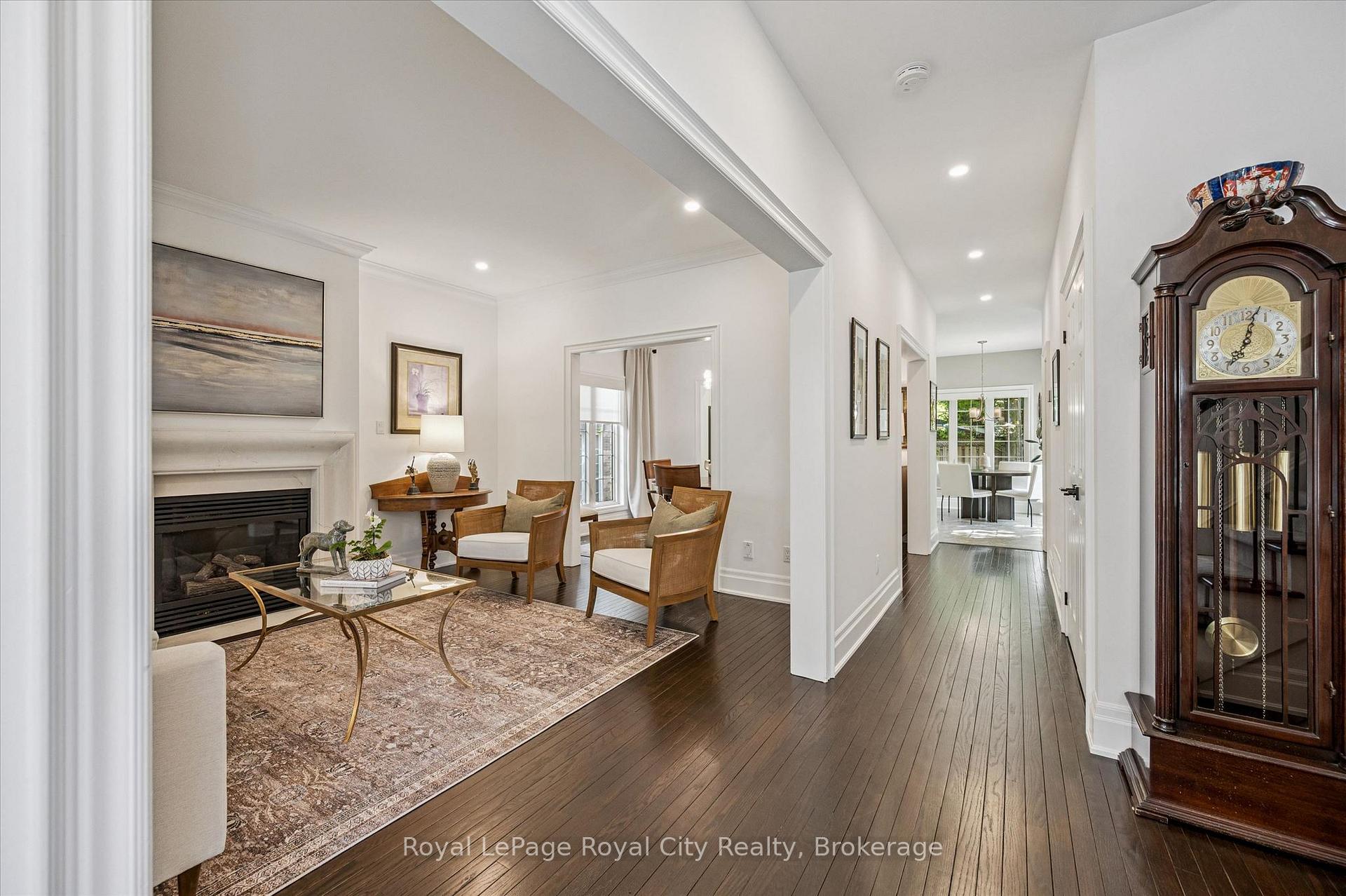 25 MANOR PARK Crescent 11