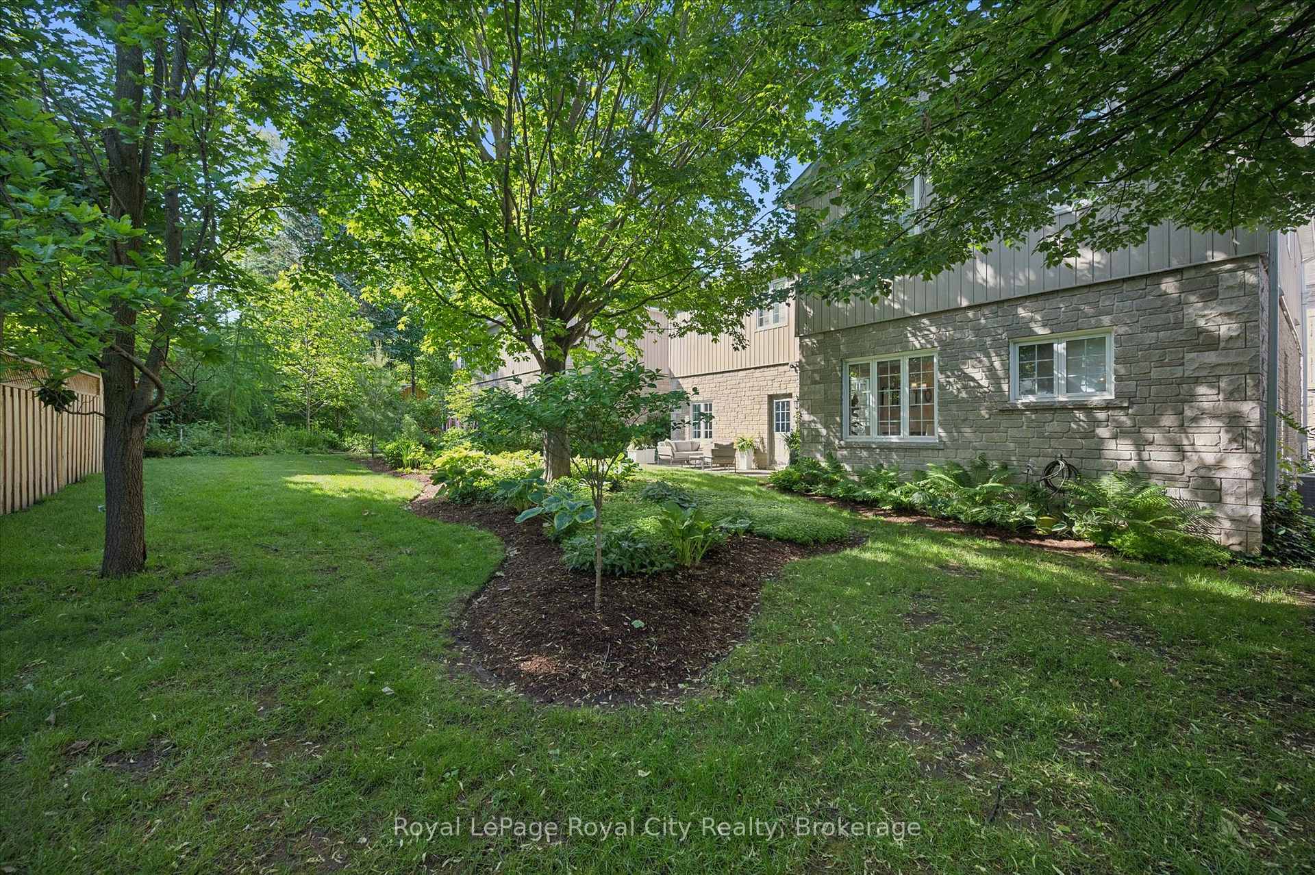 25 MANOR PARK Crescent 11