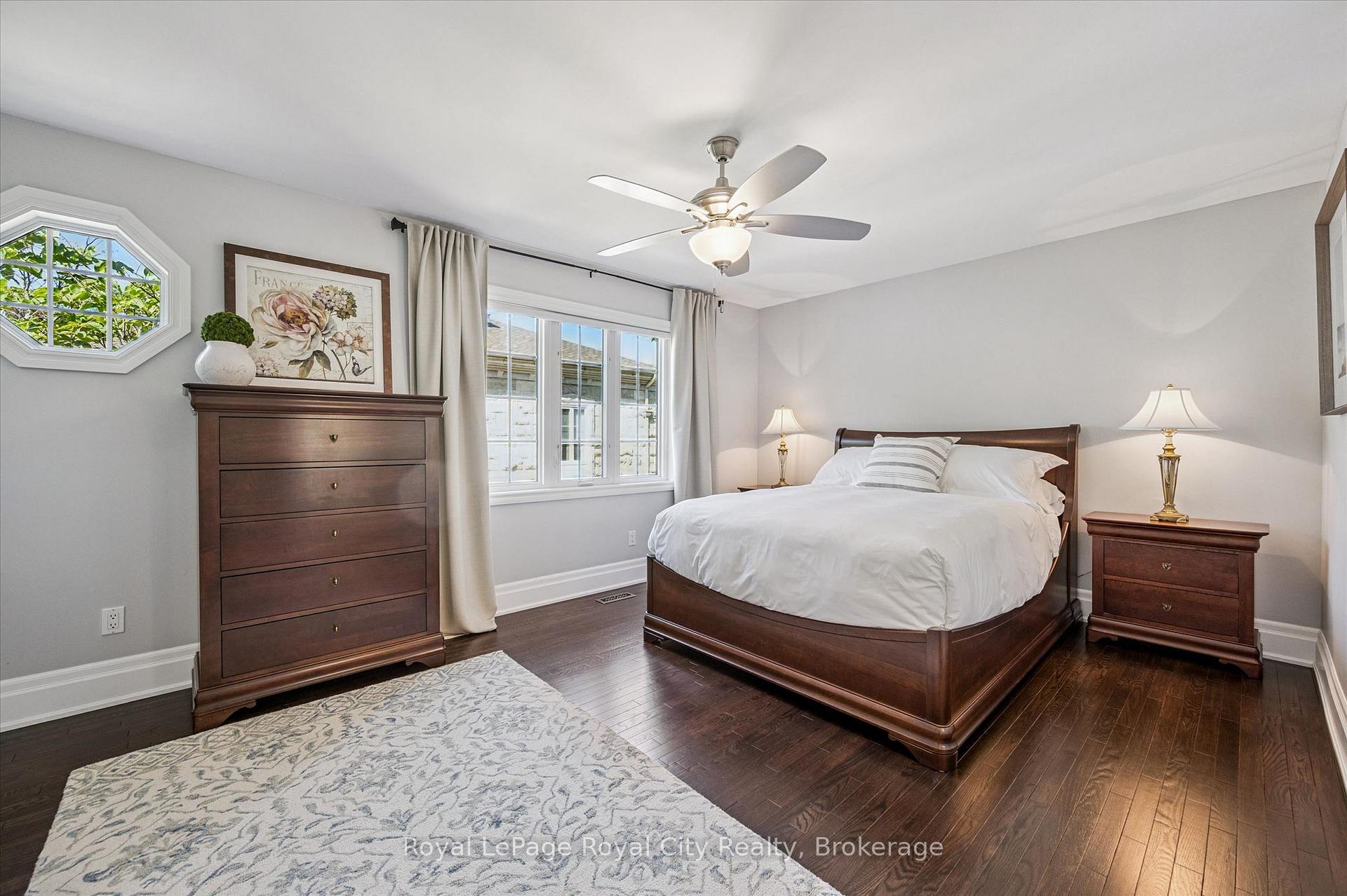 25 MANOR PARK Crescent 11