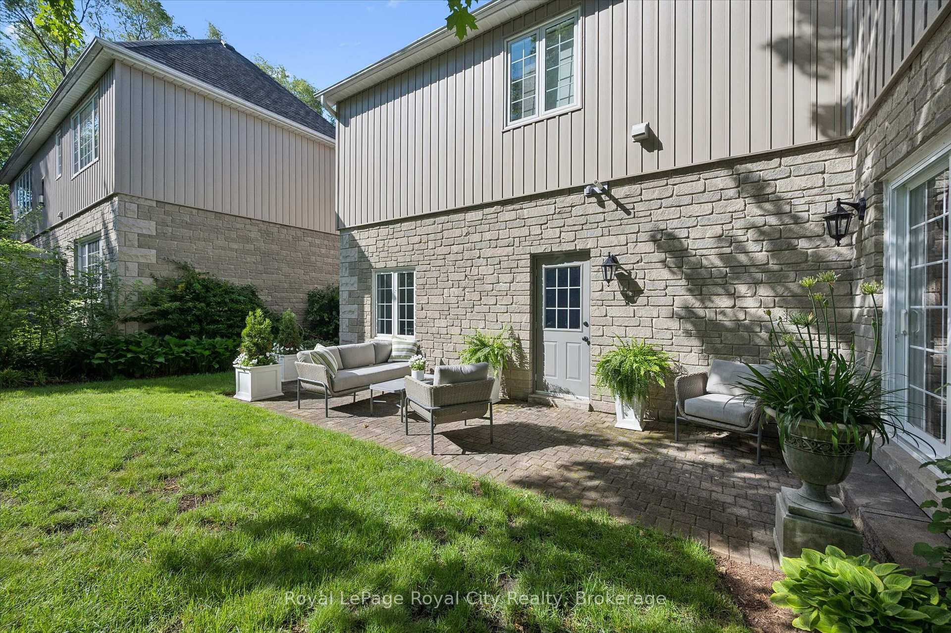 25 MANOR PARK Crescent 11