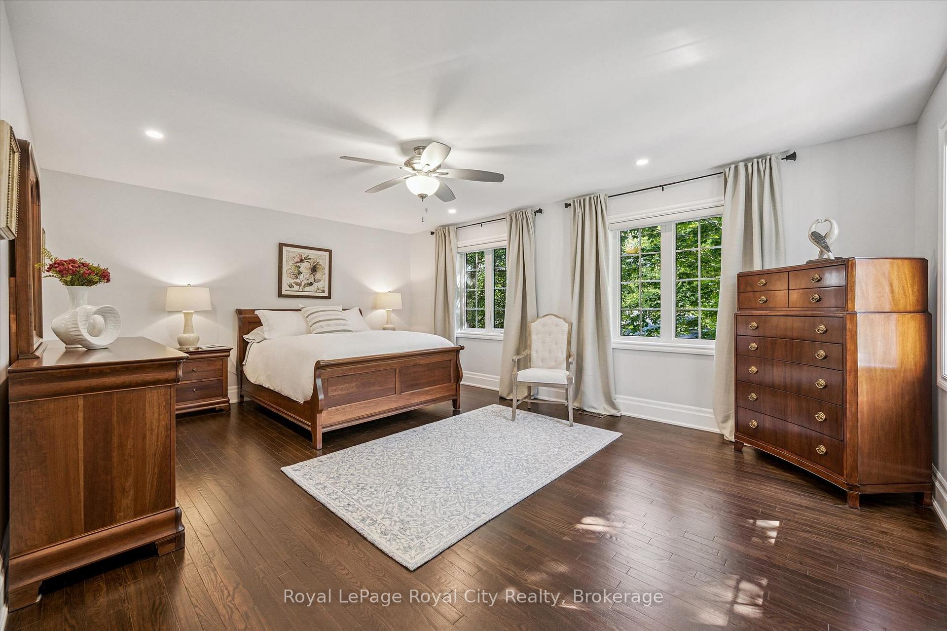 25 MANOR PARK Crescent 11