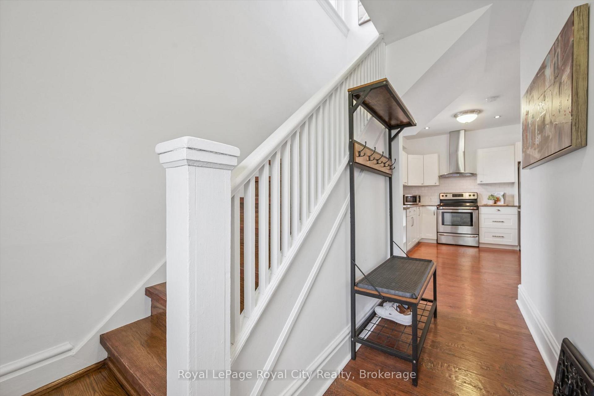 136 Alma Street N