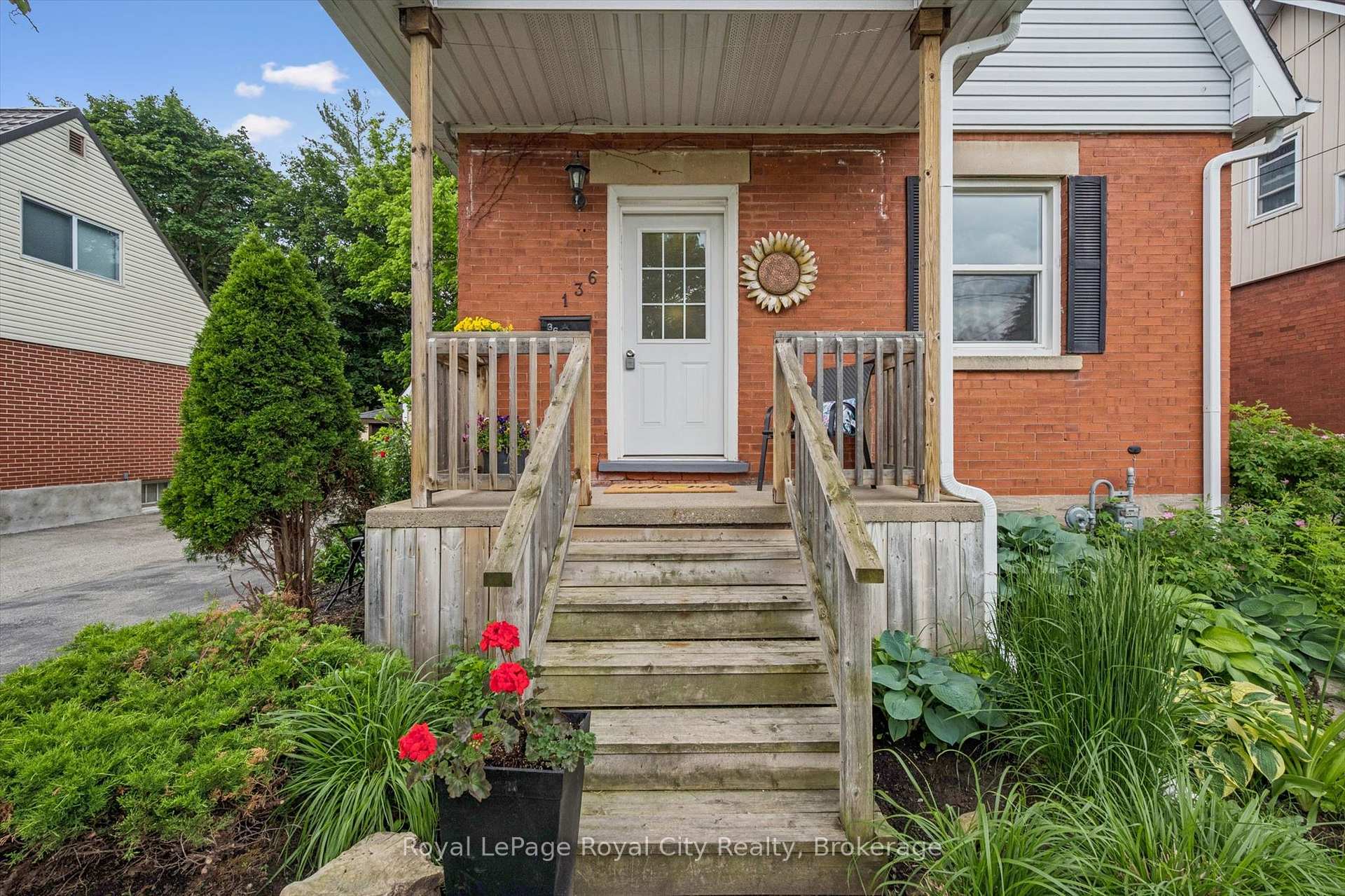 136 Alma Street N
