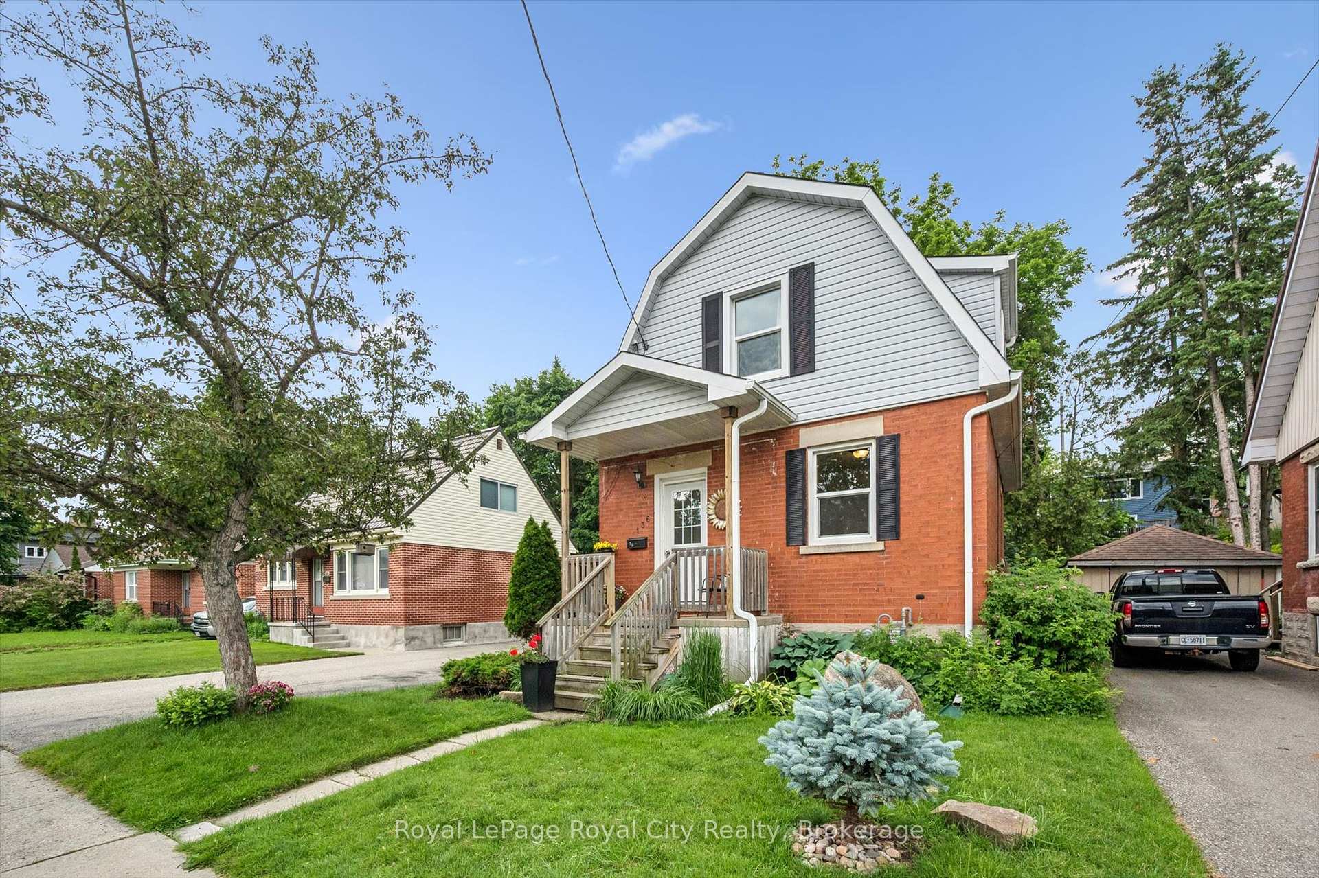136 Alma Street N