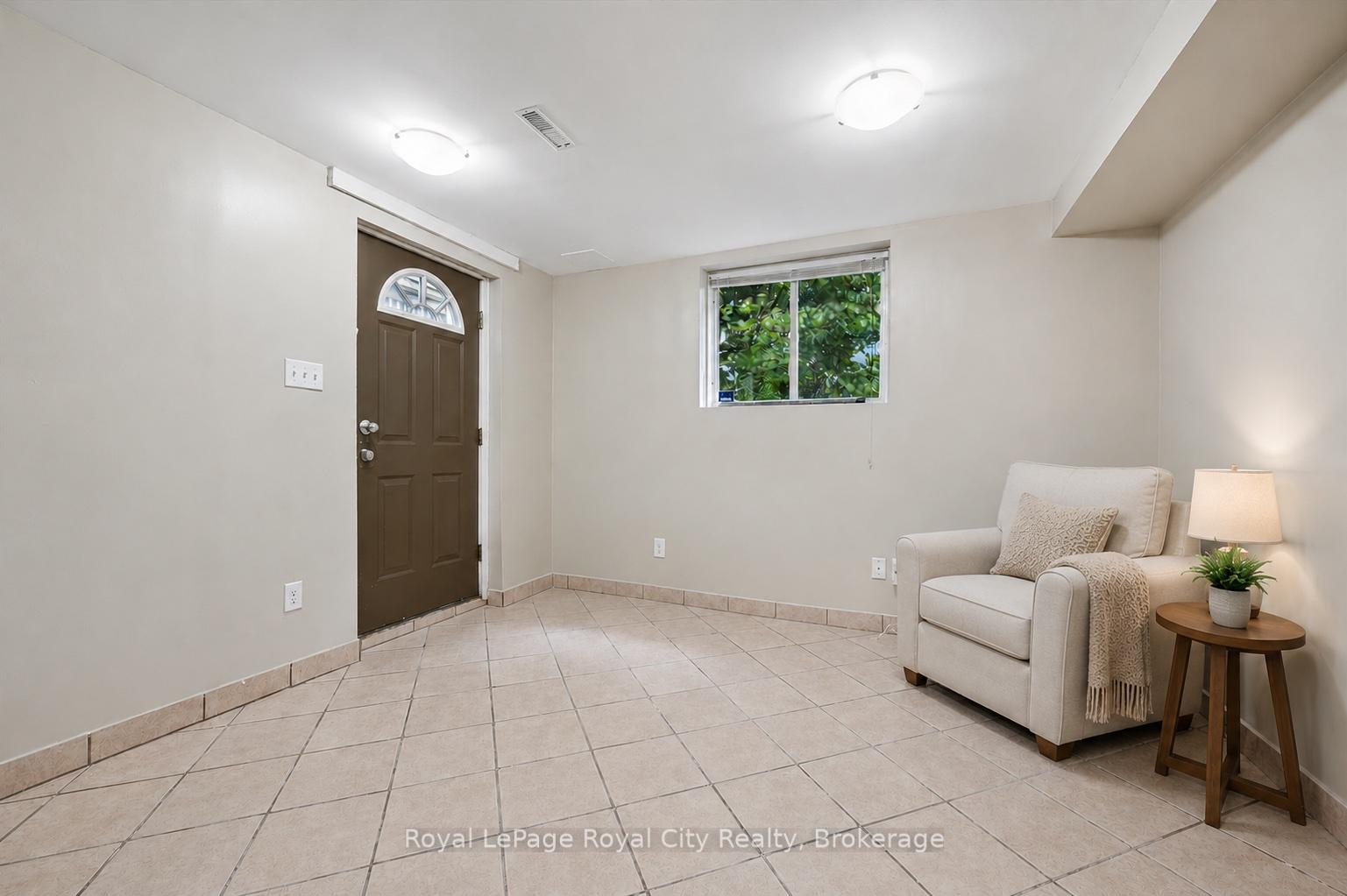 73 Waxwing Crescent
