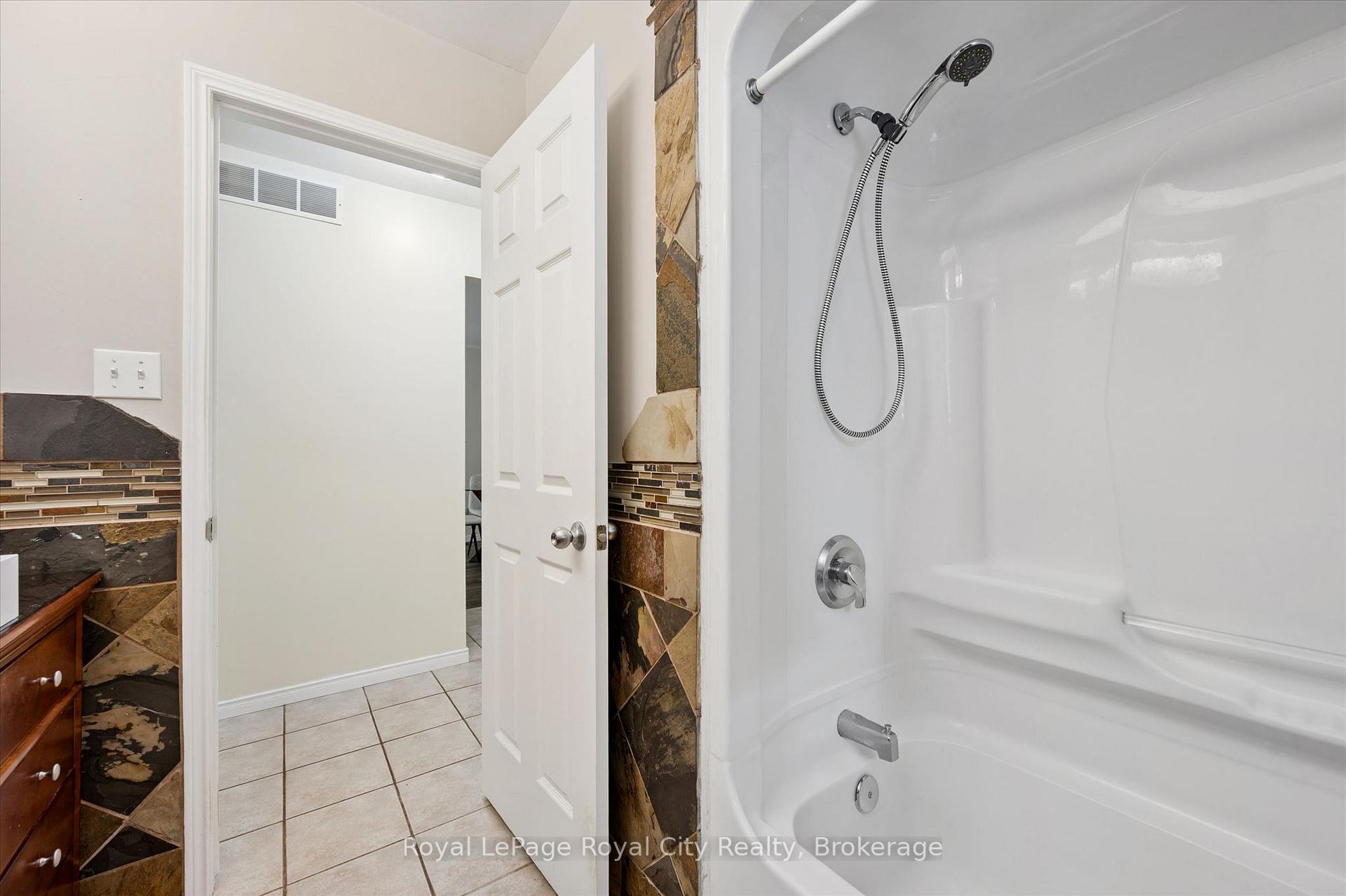 73 Waxwing Crescent