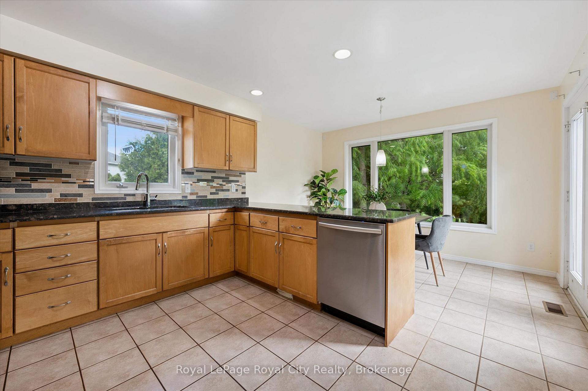 73 Waxwing Crescent