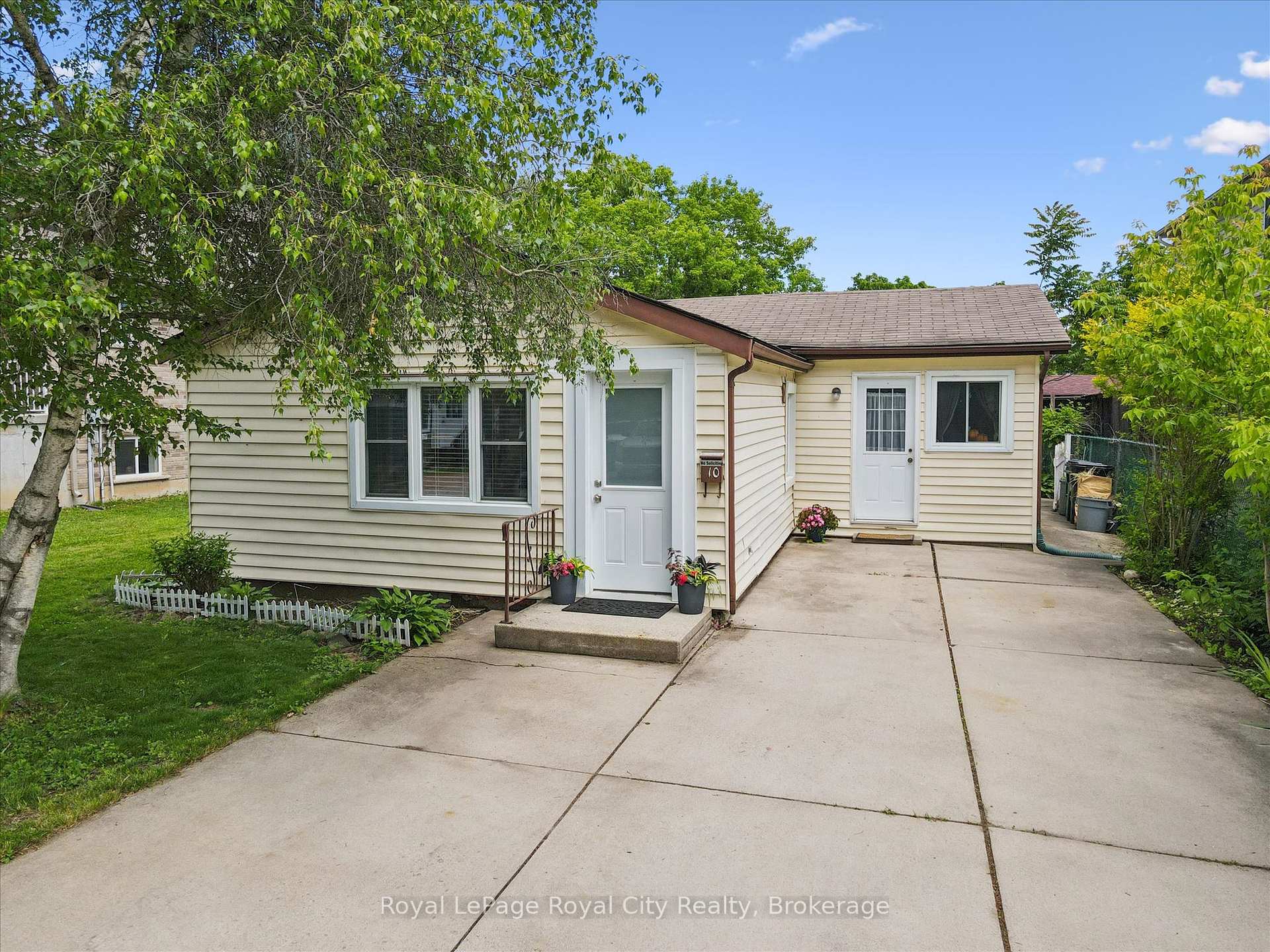 10 Macville Avenue