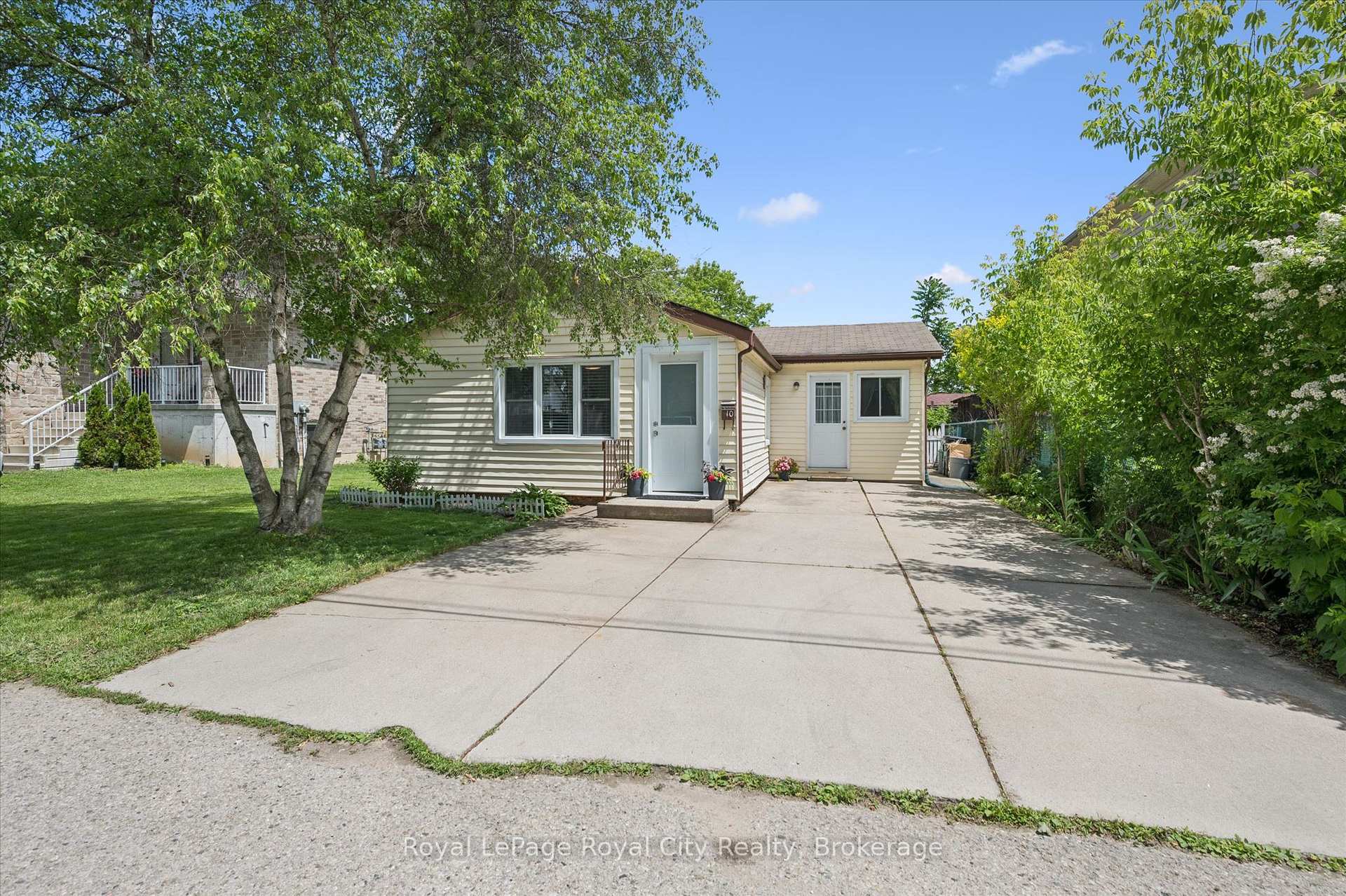 10 Macville Avenue