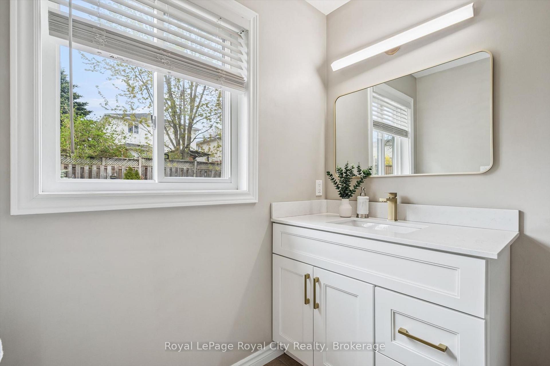 144 Kemp Crescent