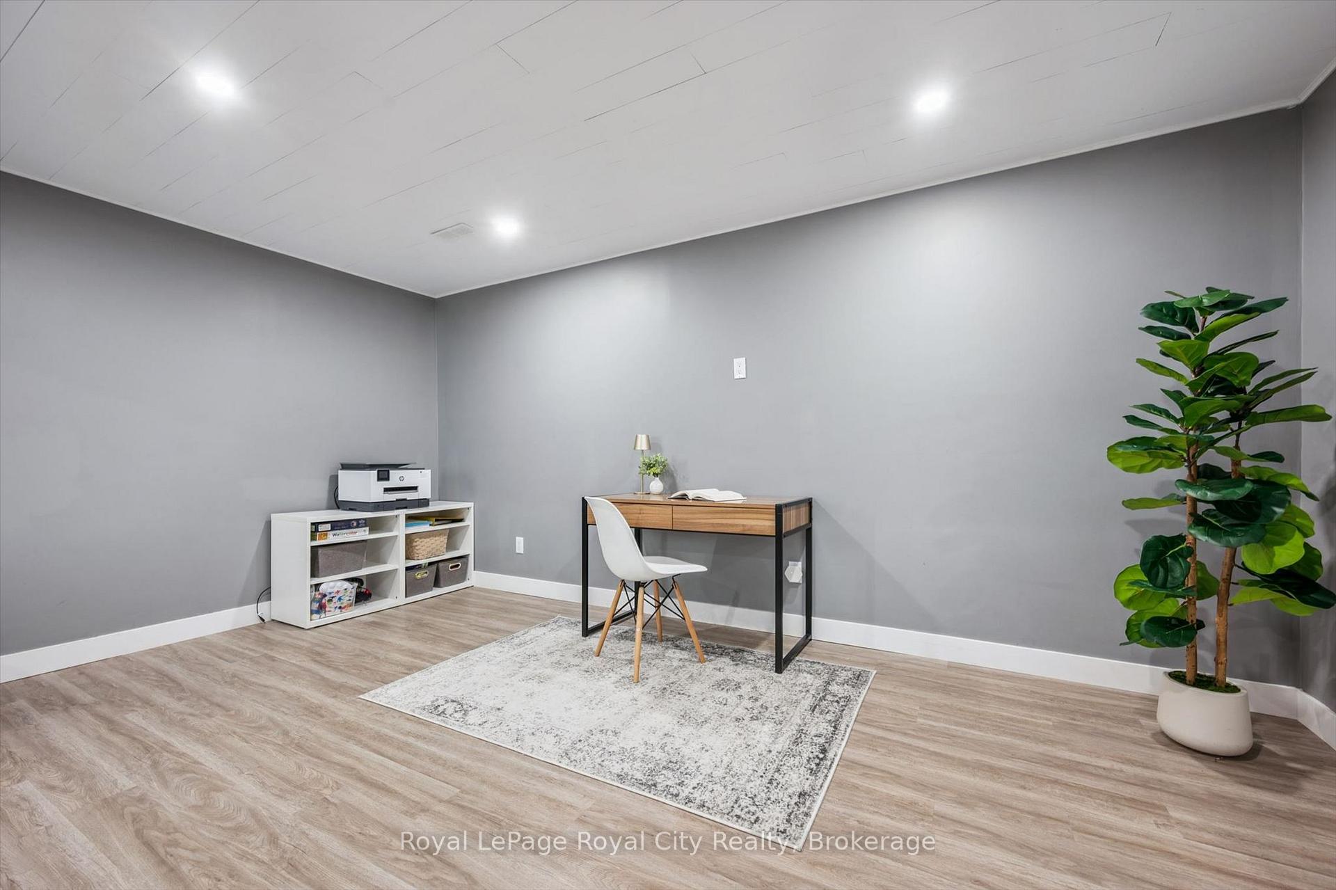 144 Kemp Crescent