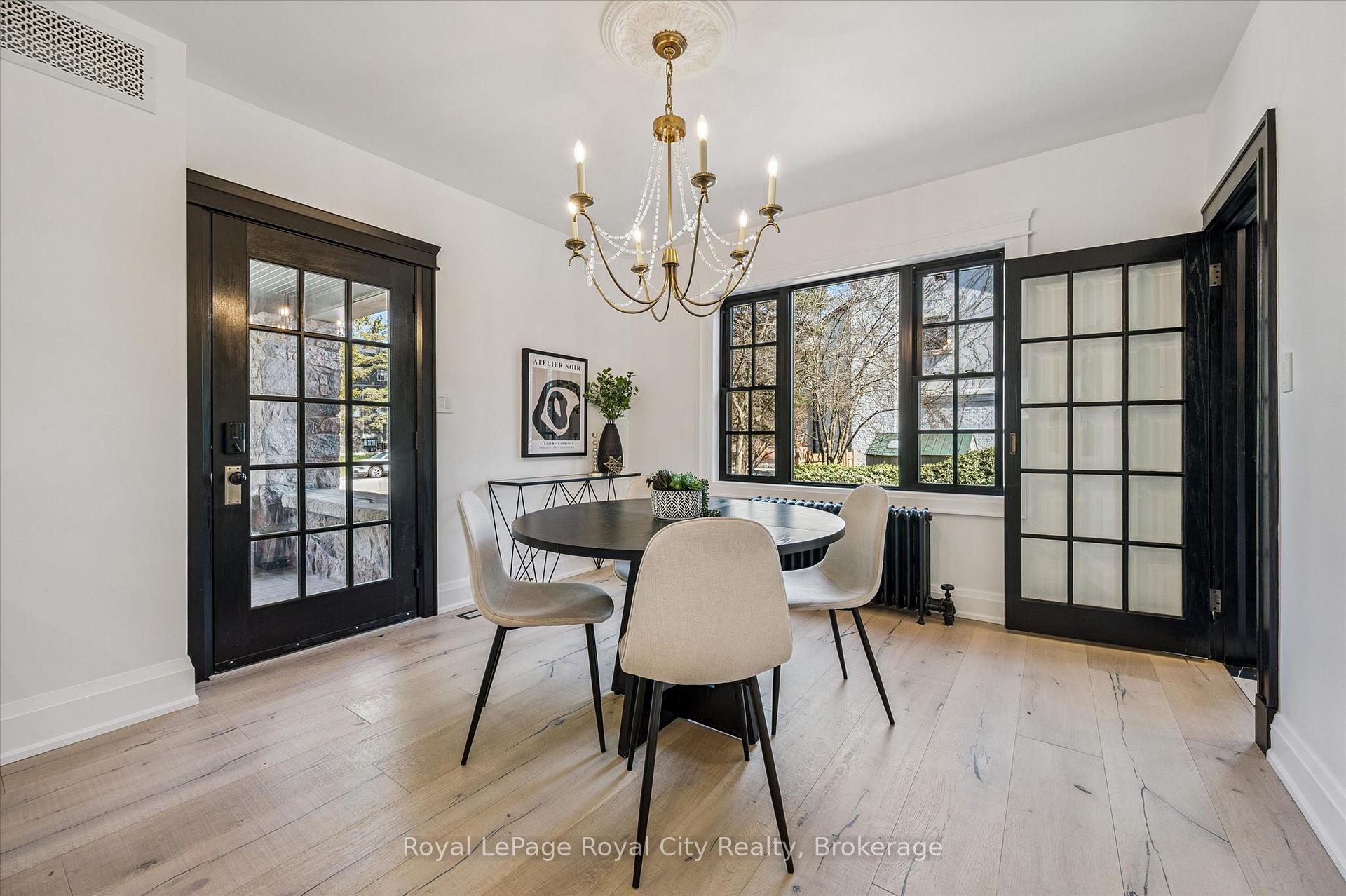 87 University Avenue W