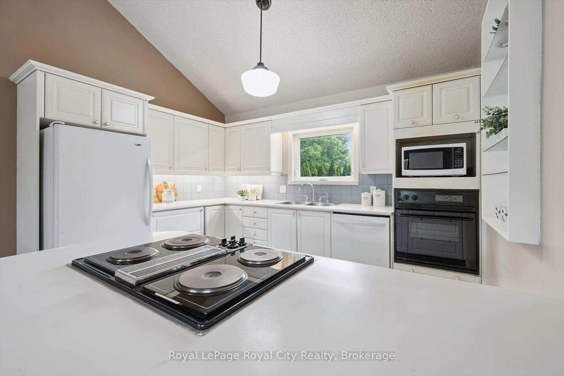 8060 Wellington 18 Road