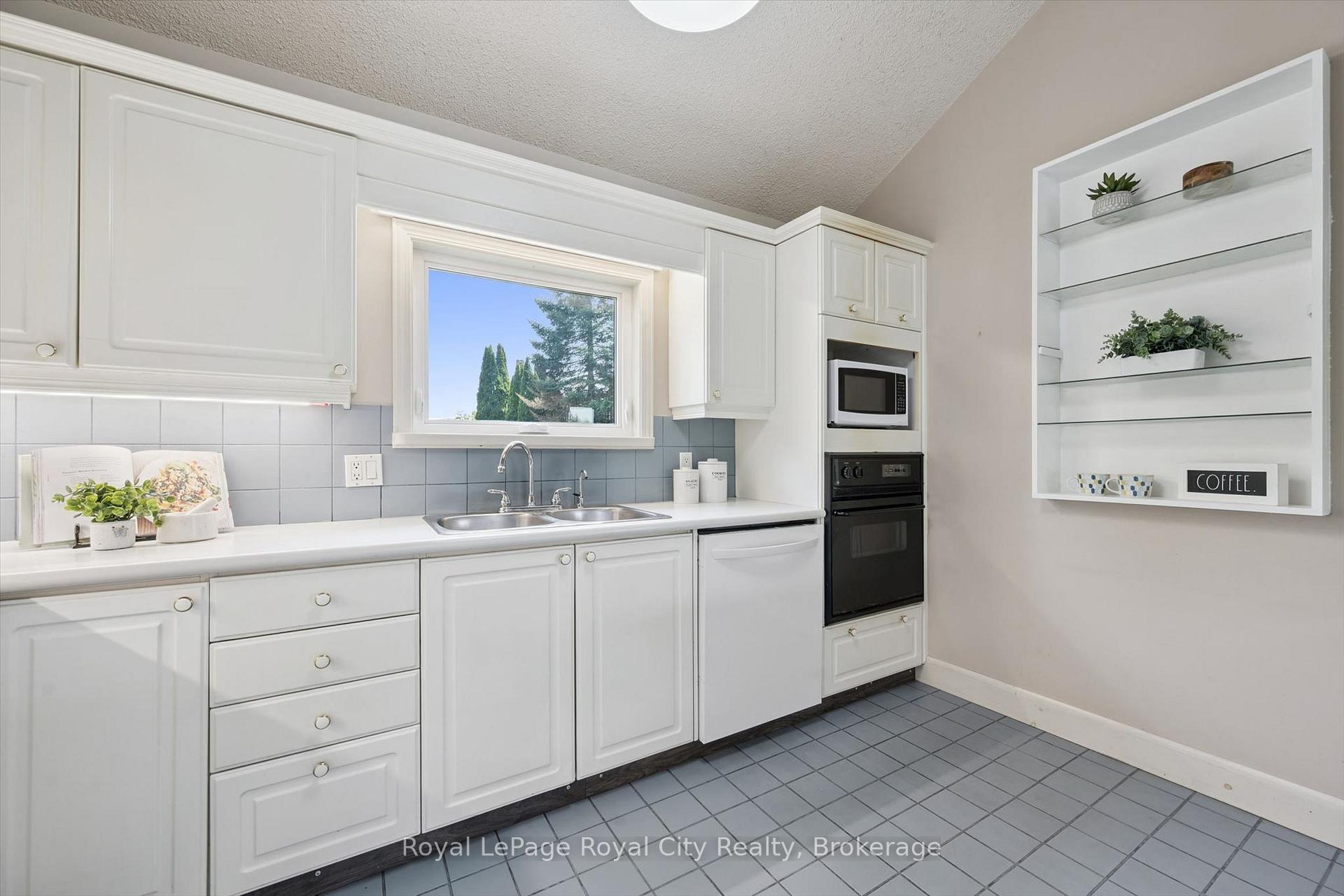 8060 Wellington 18 Road
