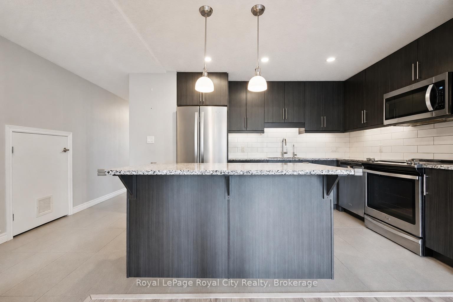 333 Gosling Gardens 207