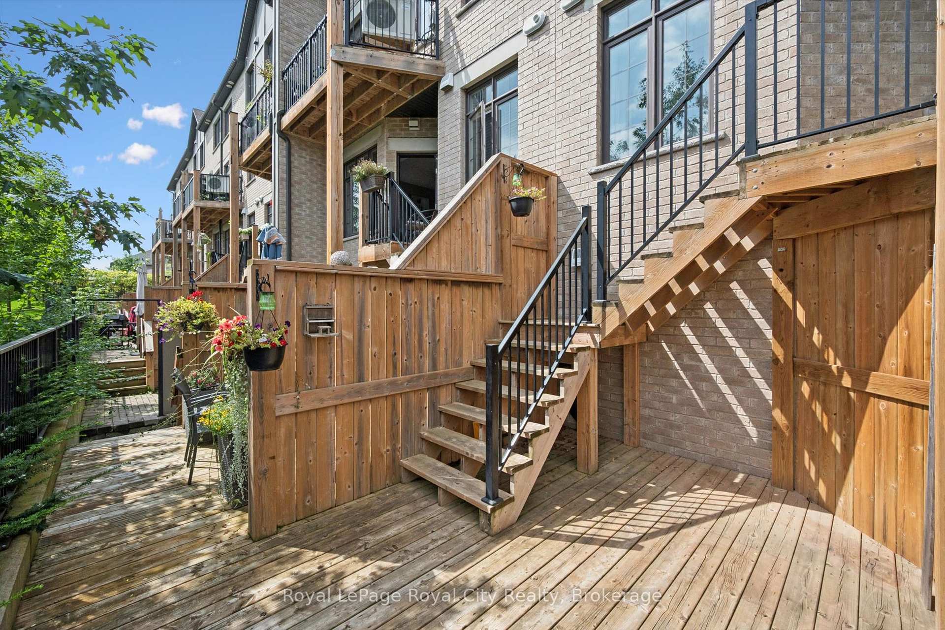 333 Gosling Gardens 207