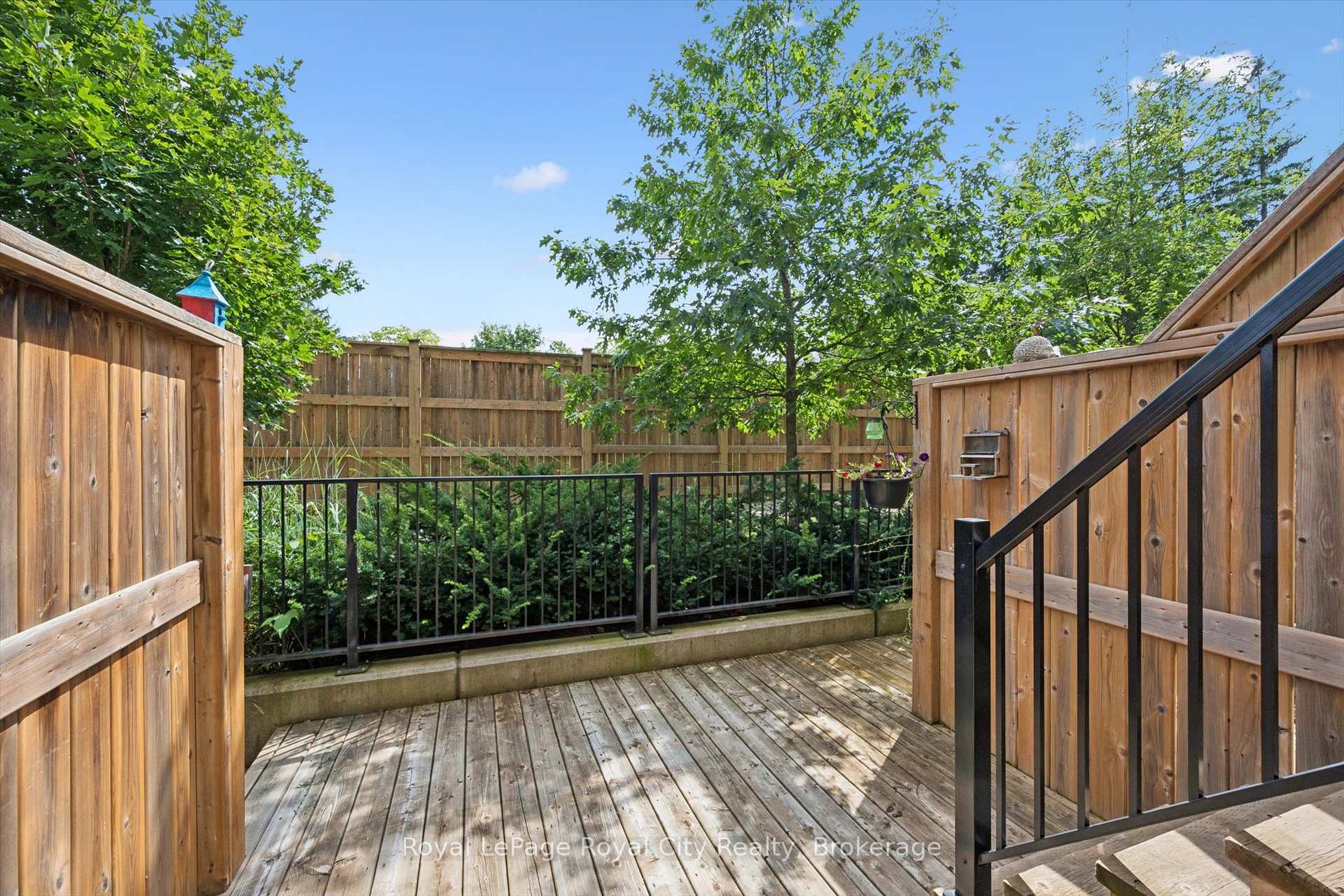 333 Gosling Gardens 207