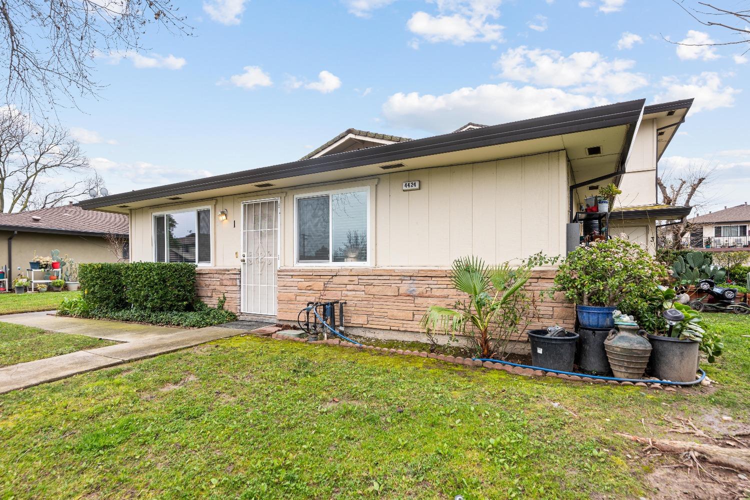 4424 Greenholme Drive Unit: 1