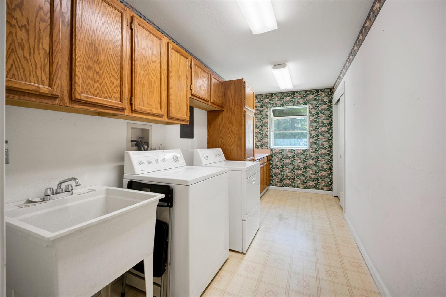 2121 Sleepy Hollow Drive