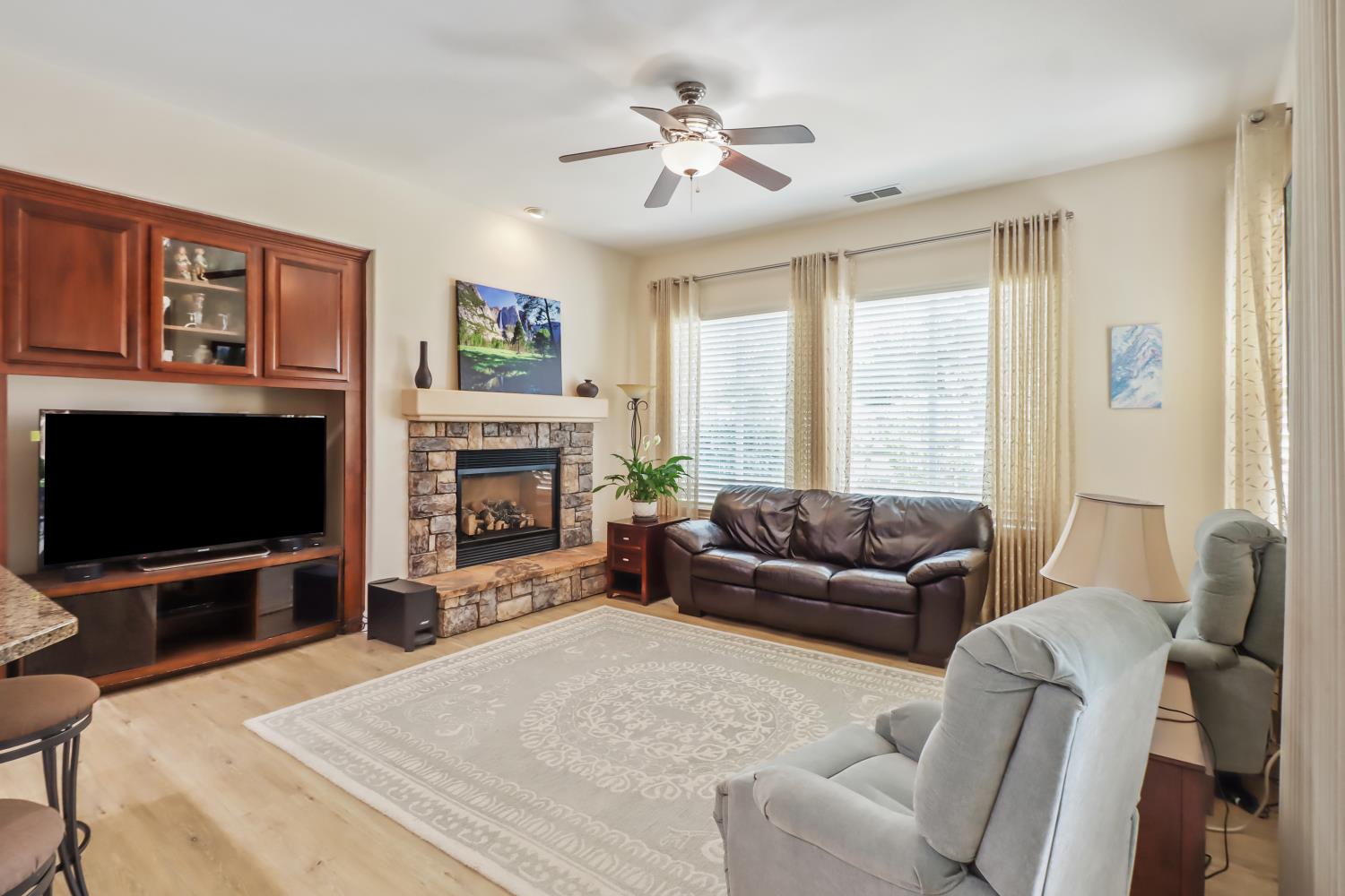 2716 Heritage Park Lane