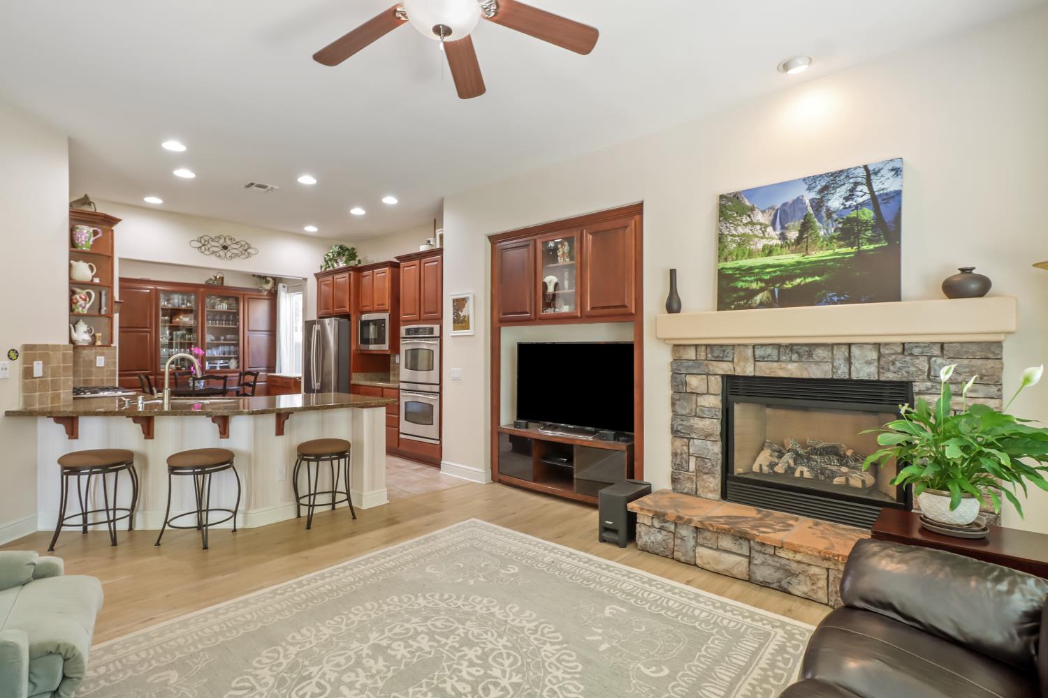 2716 Heritage Park Lane