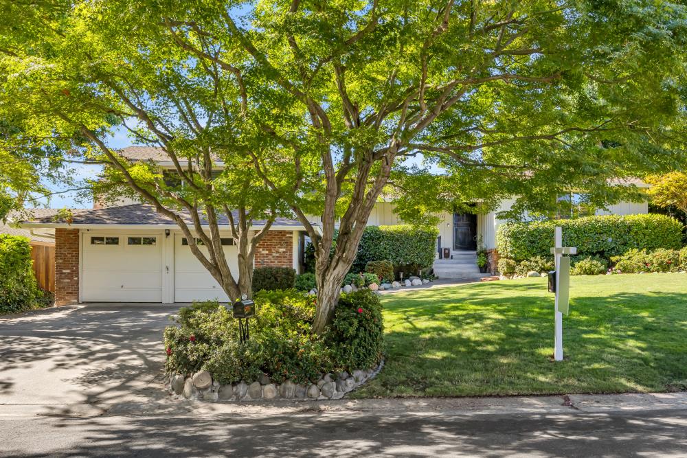 7736 Greenridge Way