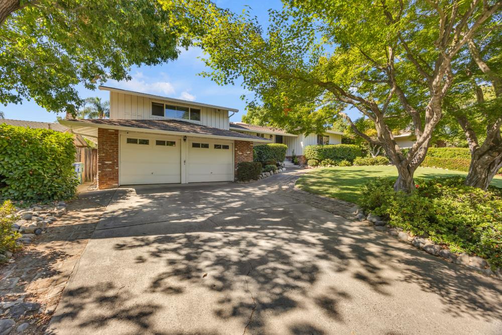 7736 Greenridge Way