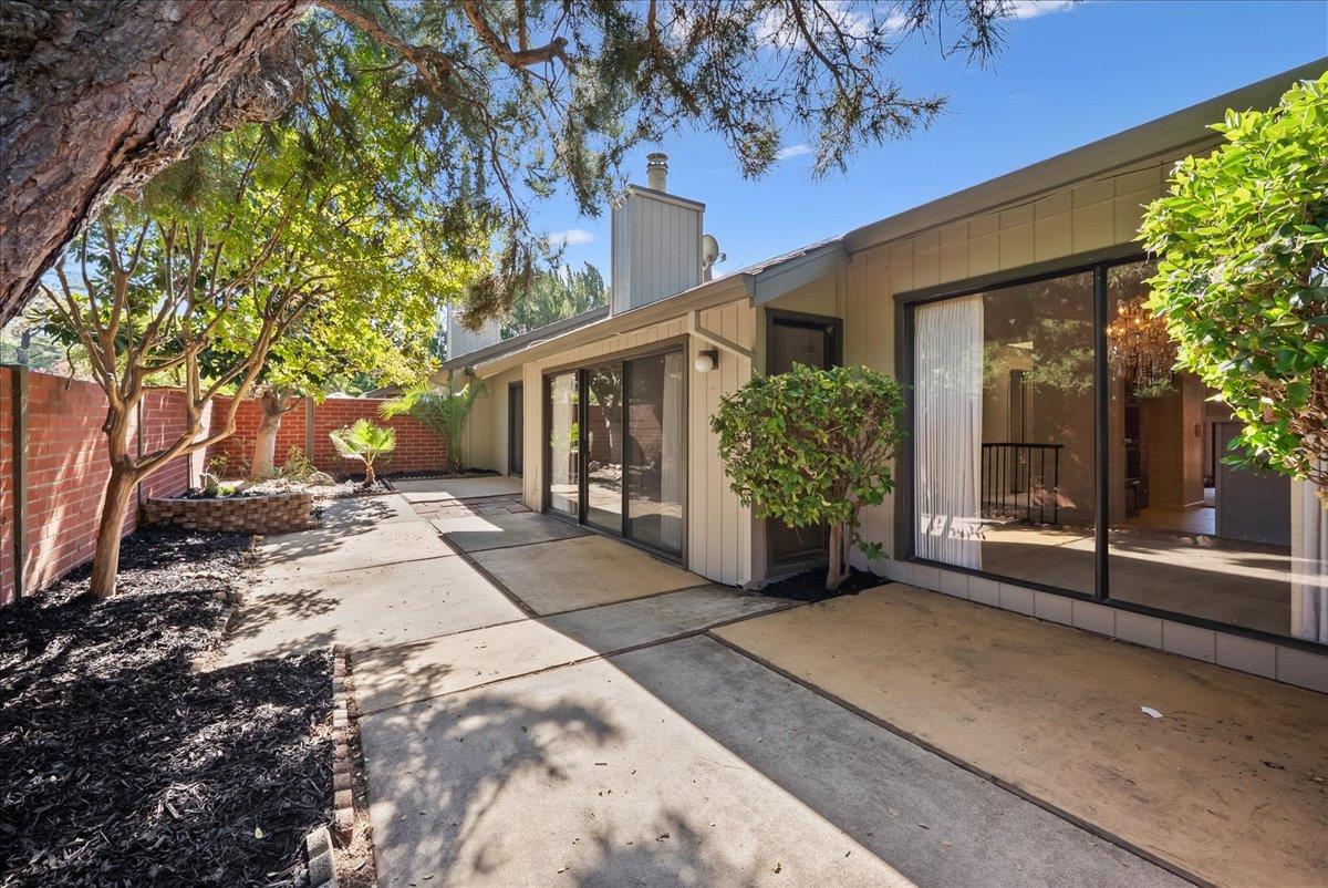 8927 Bluff Lane