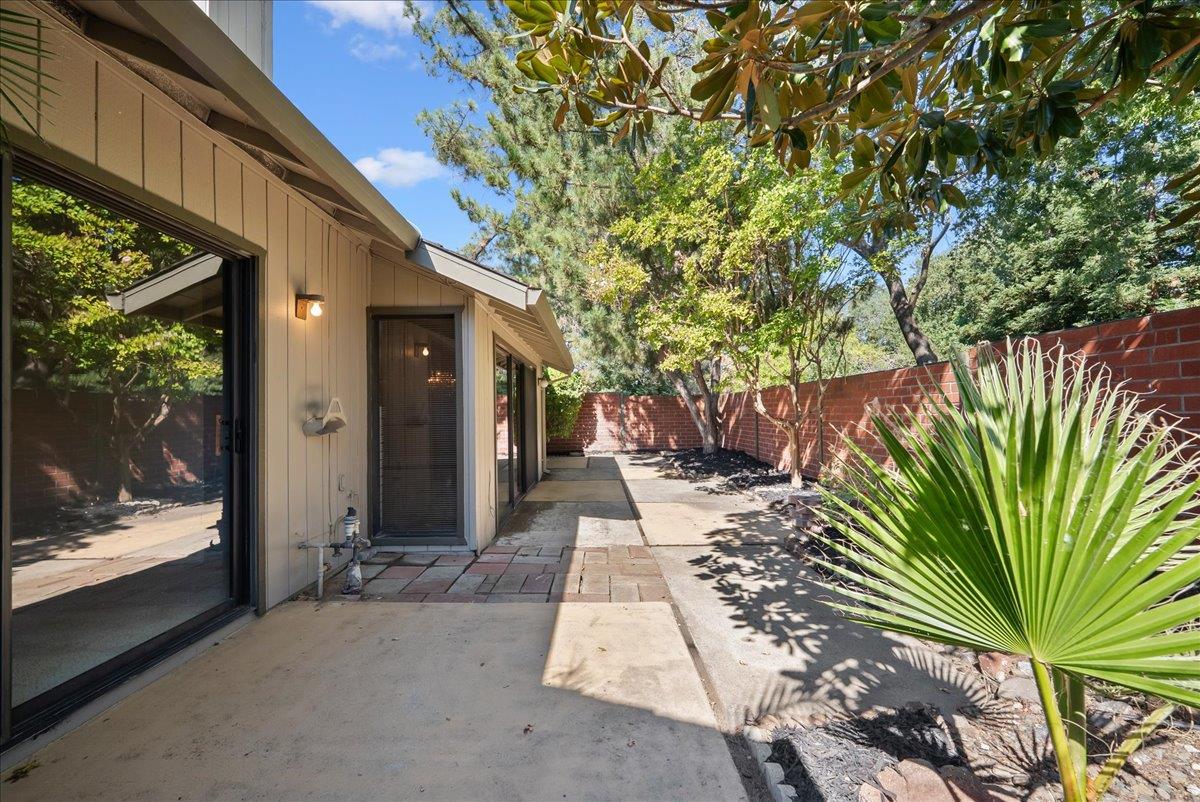 8927 Bluff Lane