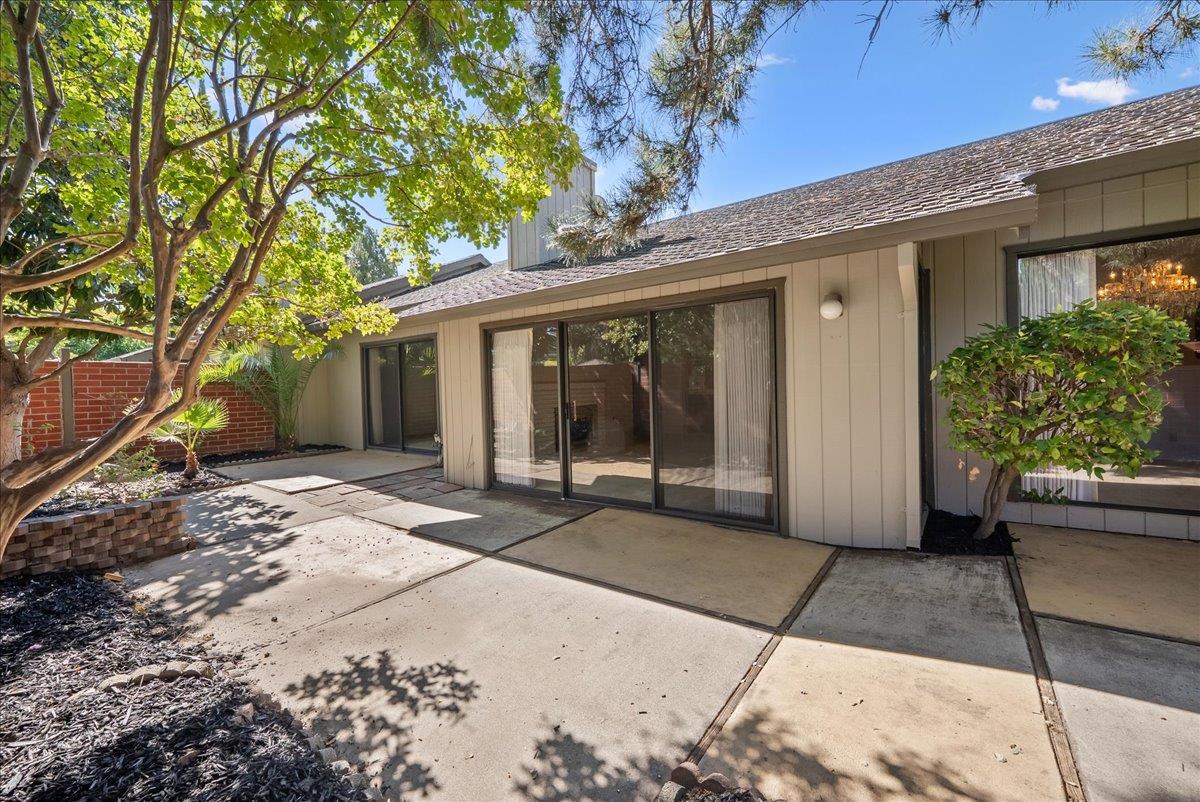 8927 Bluff Lane