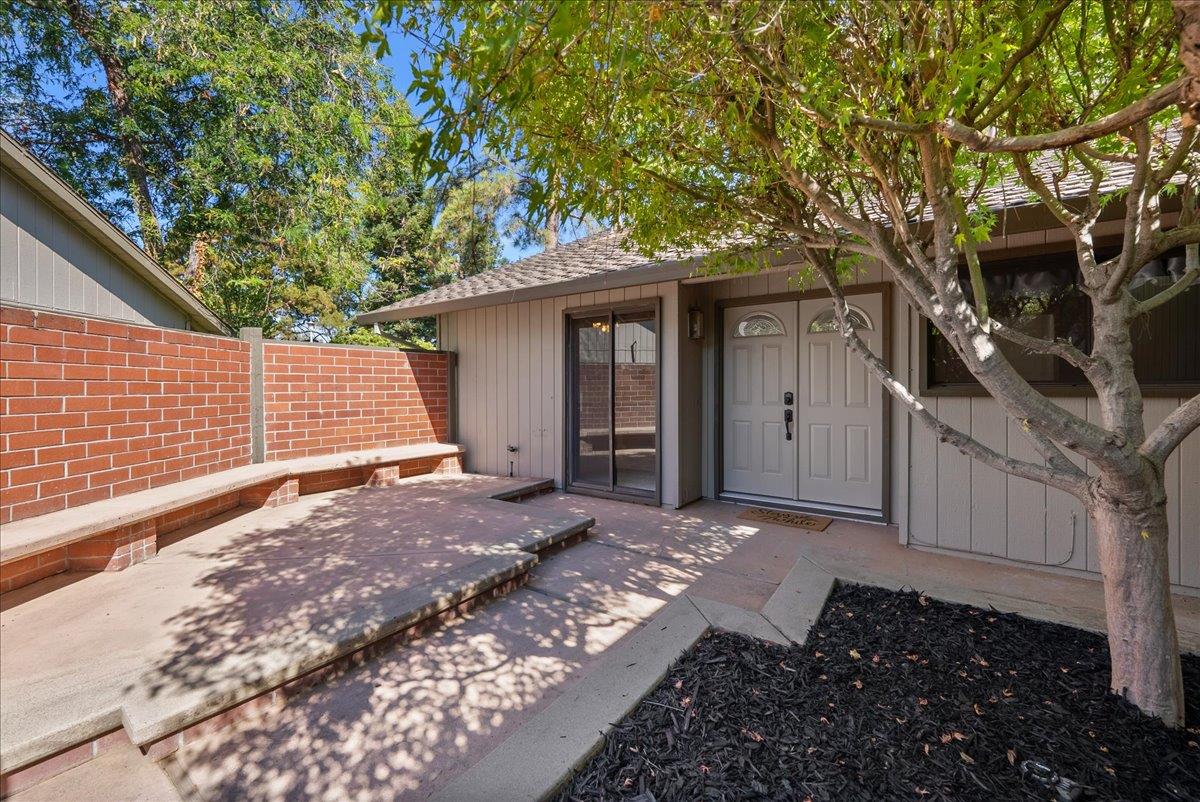 8927 Bluff Lane