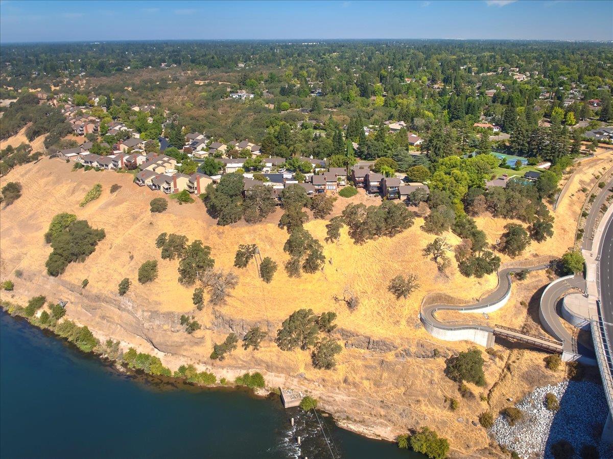 8927 Bluff Lane