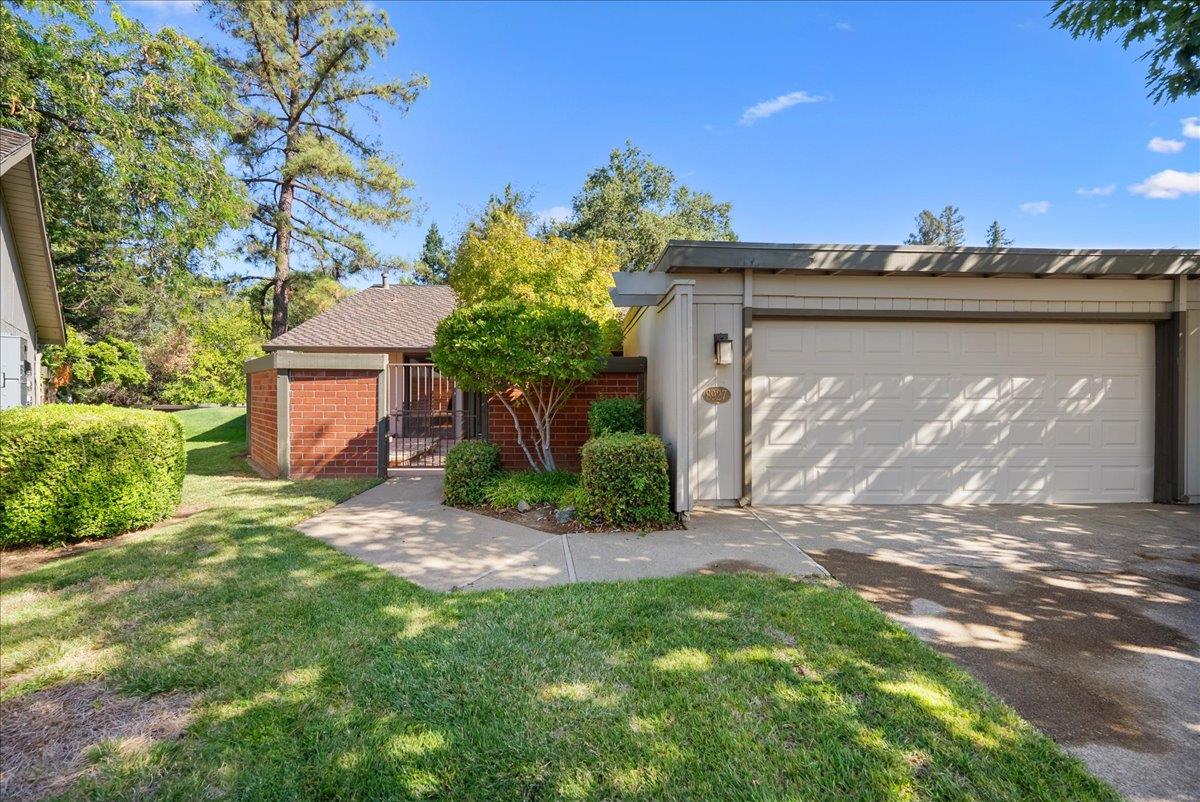 8927 Bluff Lane