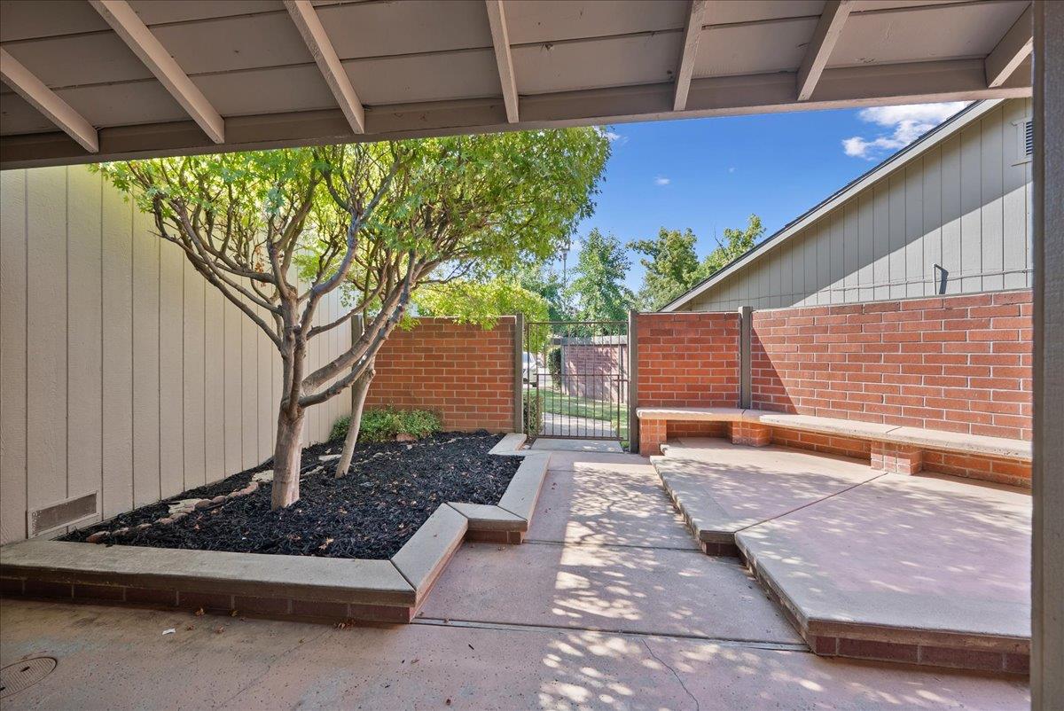 8927 Bluff Lane