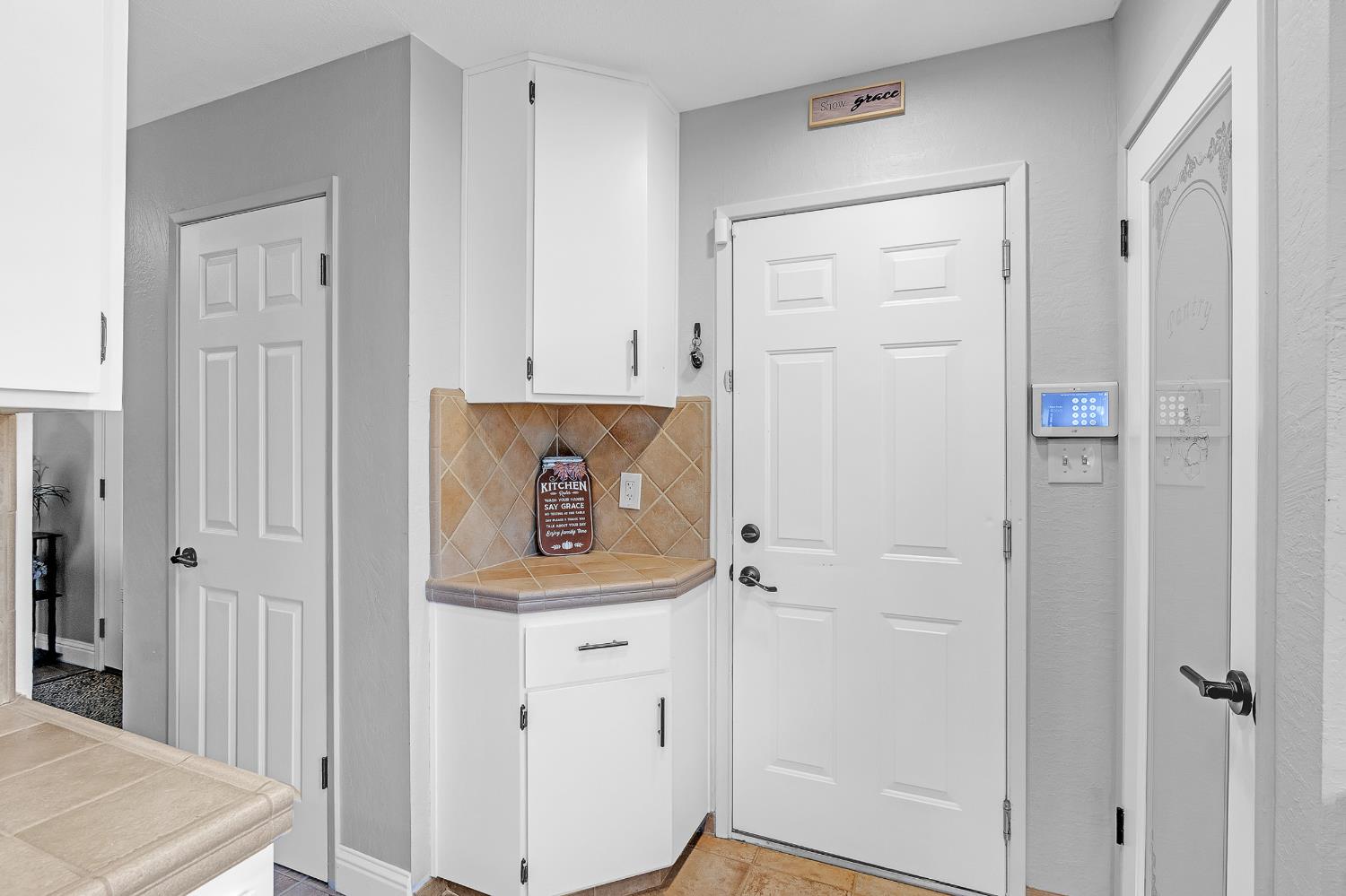 6221 Jack London Circle