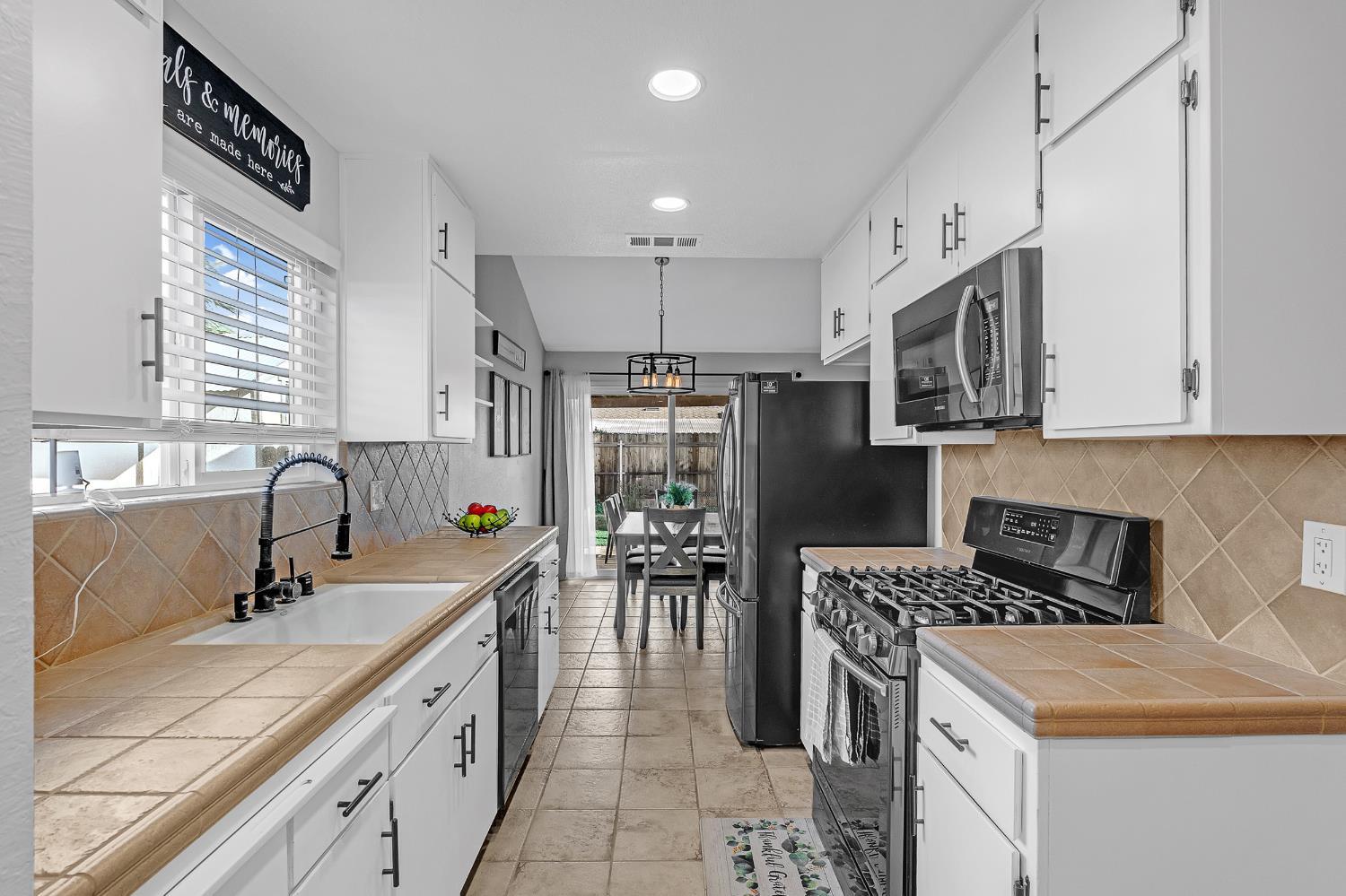 6221 Jack London Circle