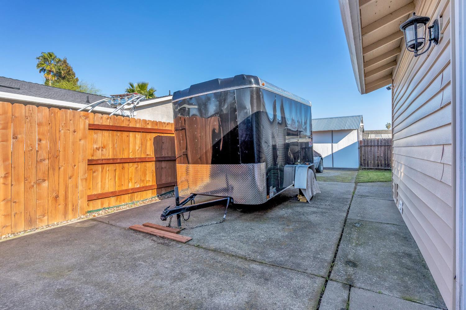 6221 Jack London Circle