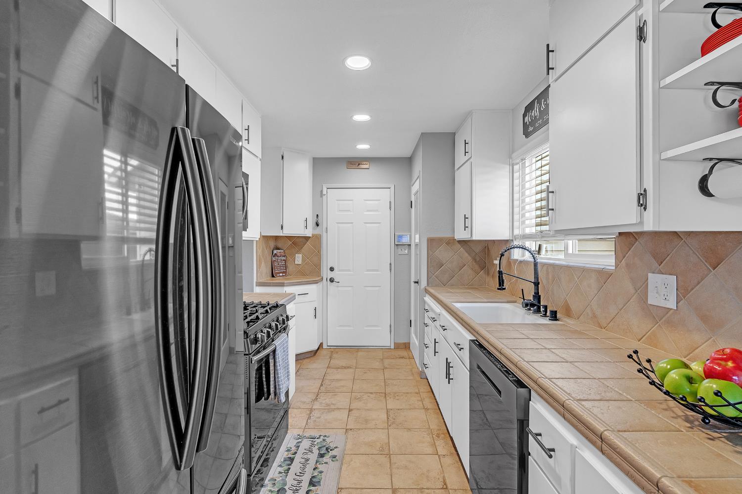 6221 Jack London Circle