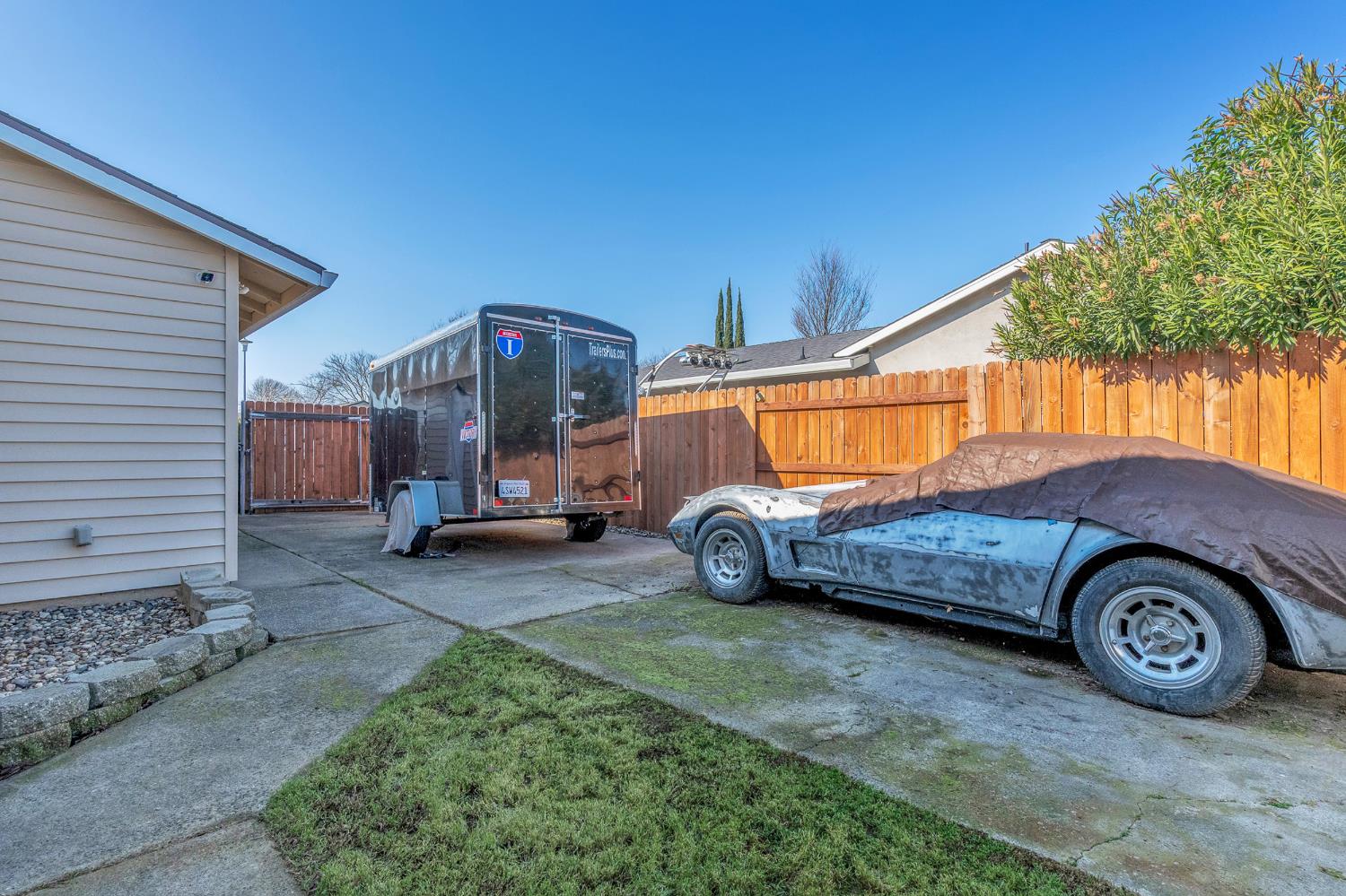 6221 Jack London Circle