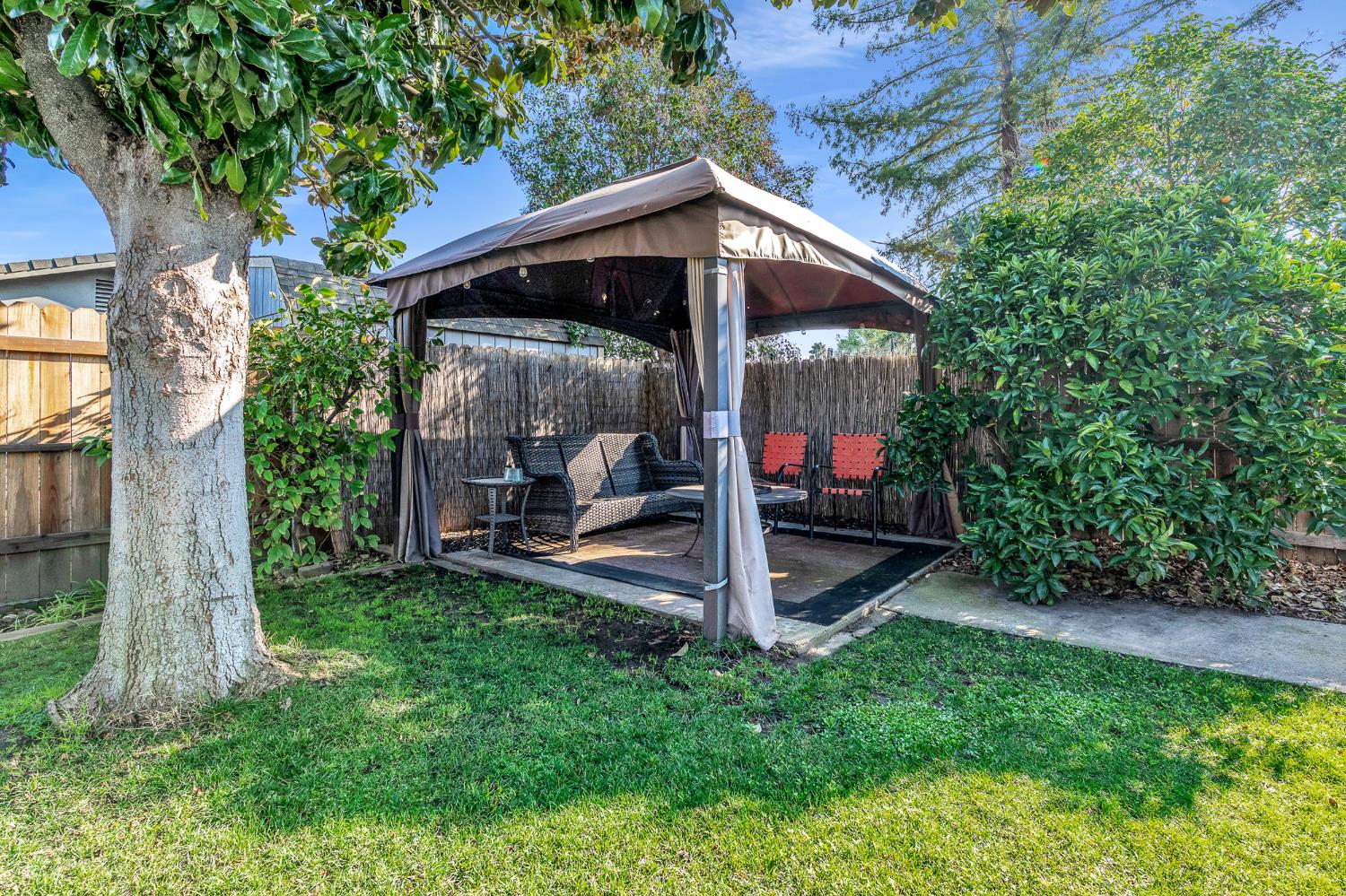 6221 Jack London Circle