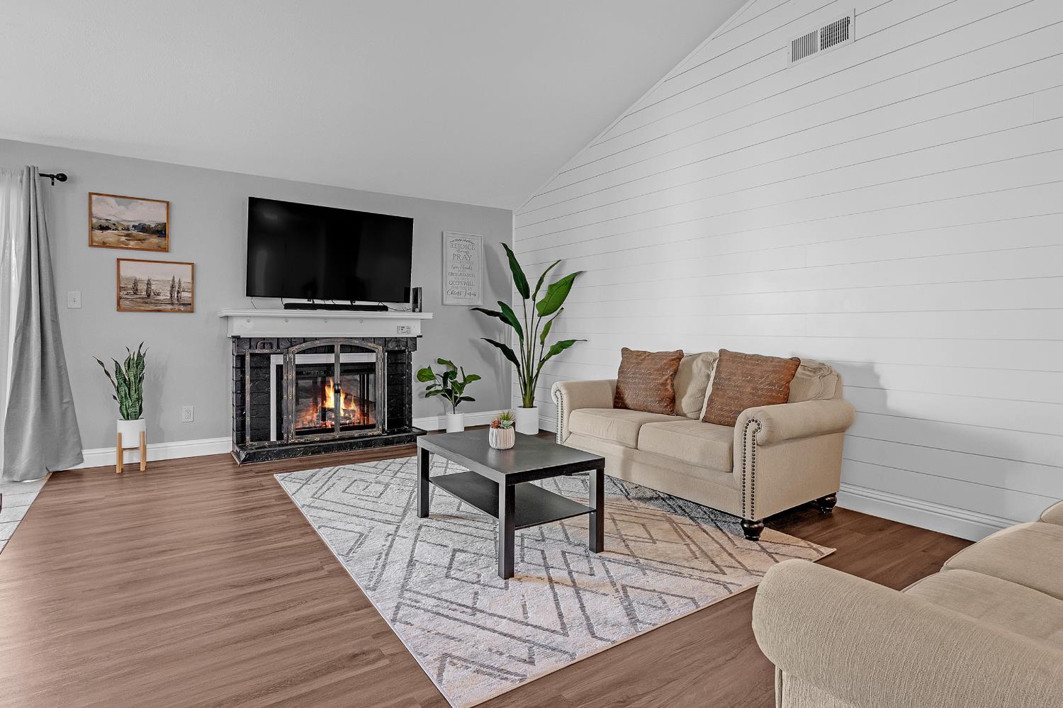 6221 Jack London Circle