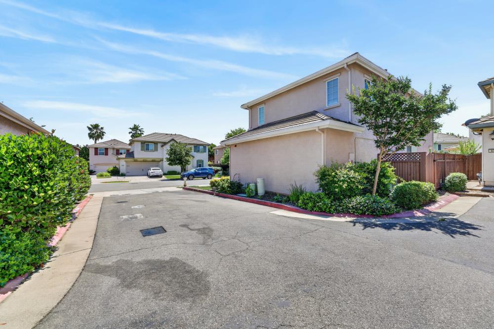 980 Latitude Lane