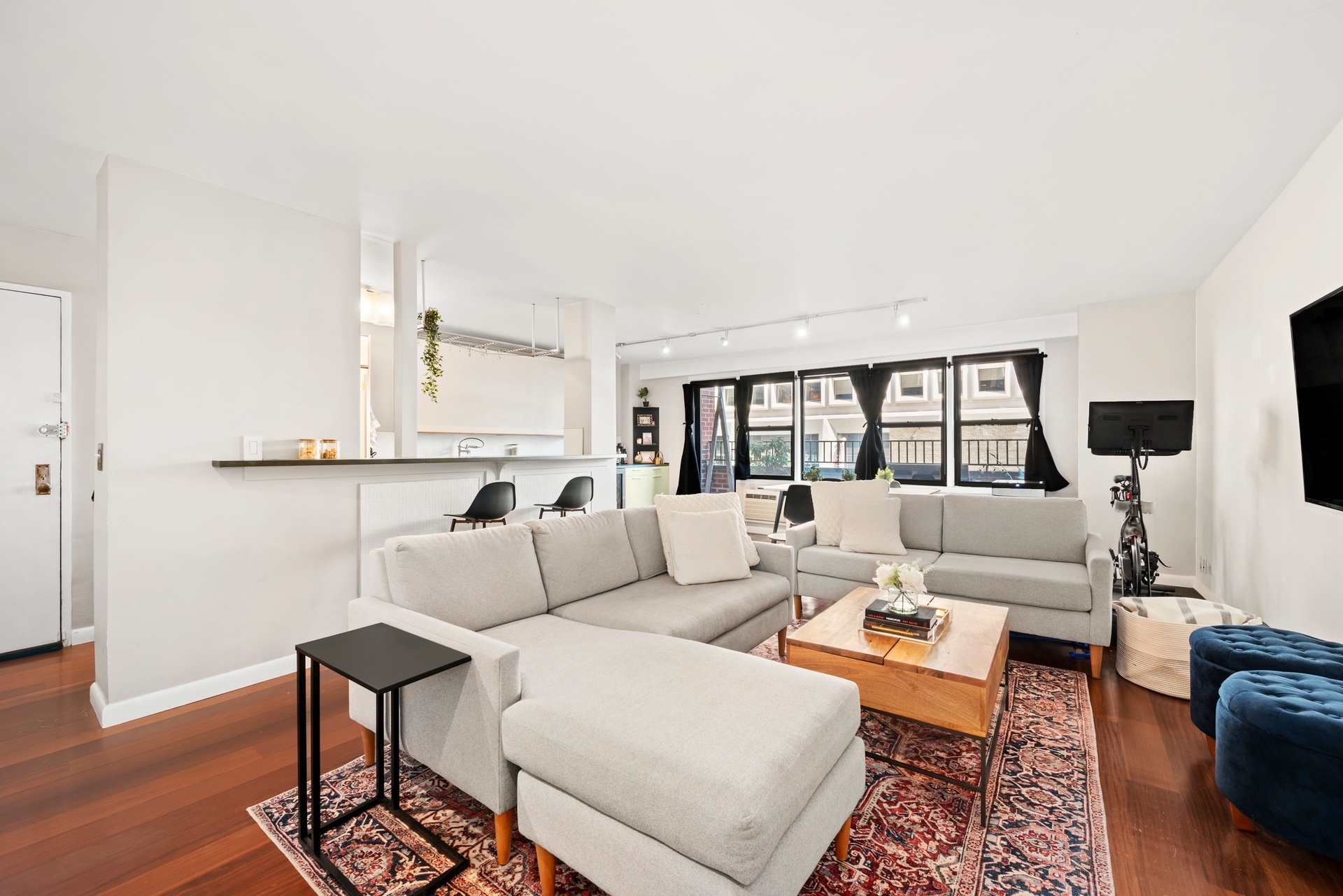 220 E 54TH Street 11G