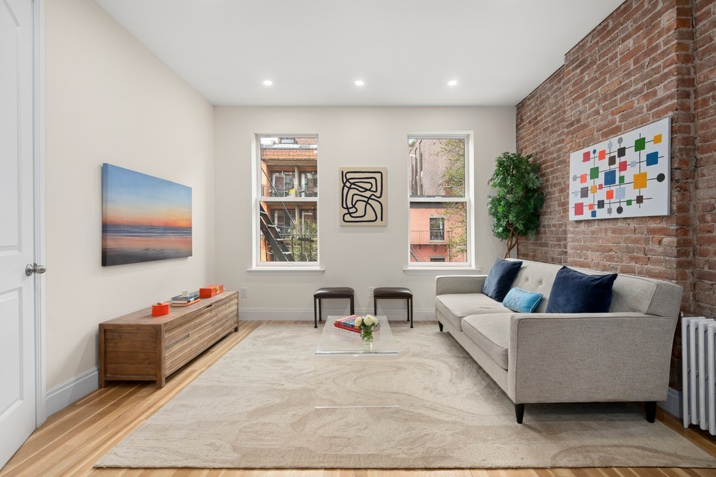 327 W 11th Street 3W