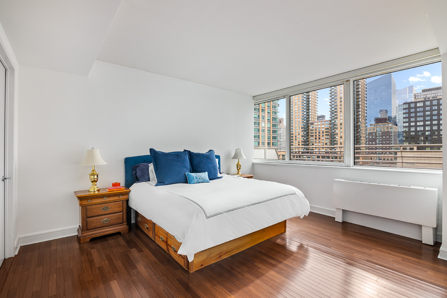120 RIVERSIDE Boulevard 16K