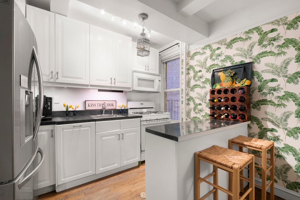 321 E 54TH Street 2BC